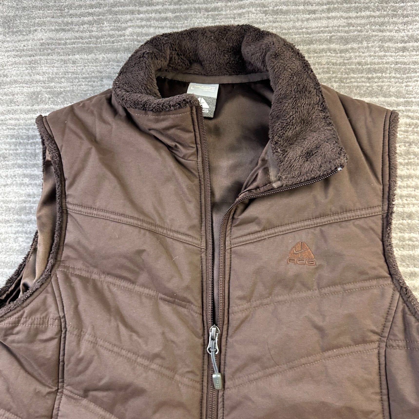 Nike ACG VINTAGE Nike ACG Vest Womens Large Brown Full Zip Sherpa Collar Y2K Size L / US 10 / IT 46 - 2 Thumbnail