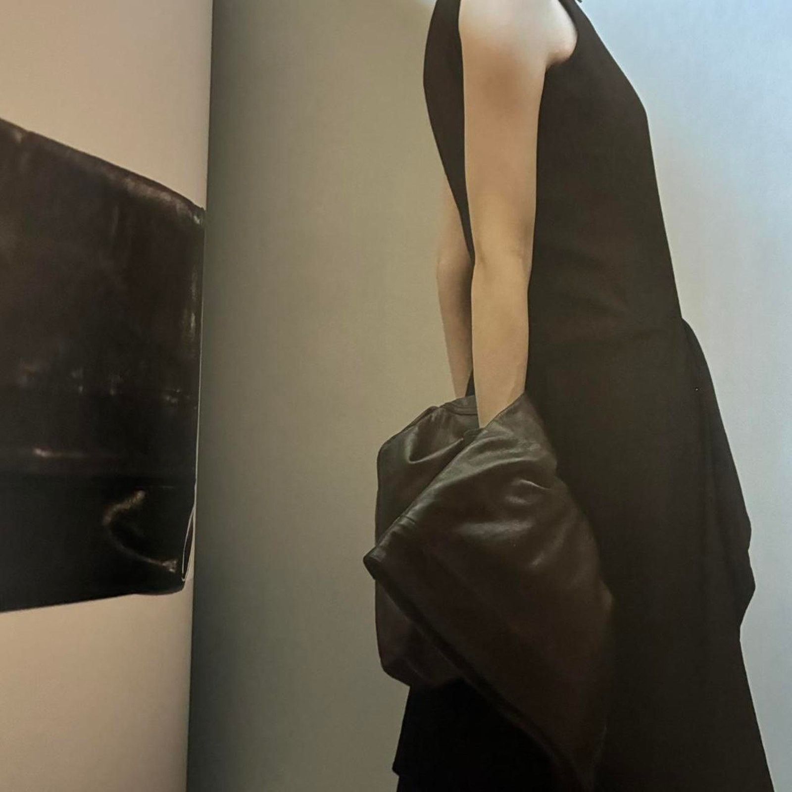Yohji Yamamoto Yohji Yamamoto discord Autumn/Winter 2021 look book catalog Size ONE SIZE - 4 Thumbnail