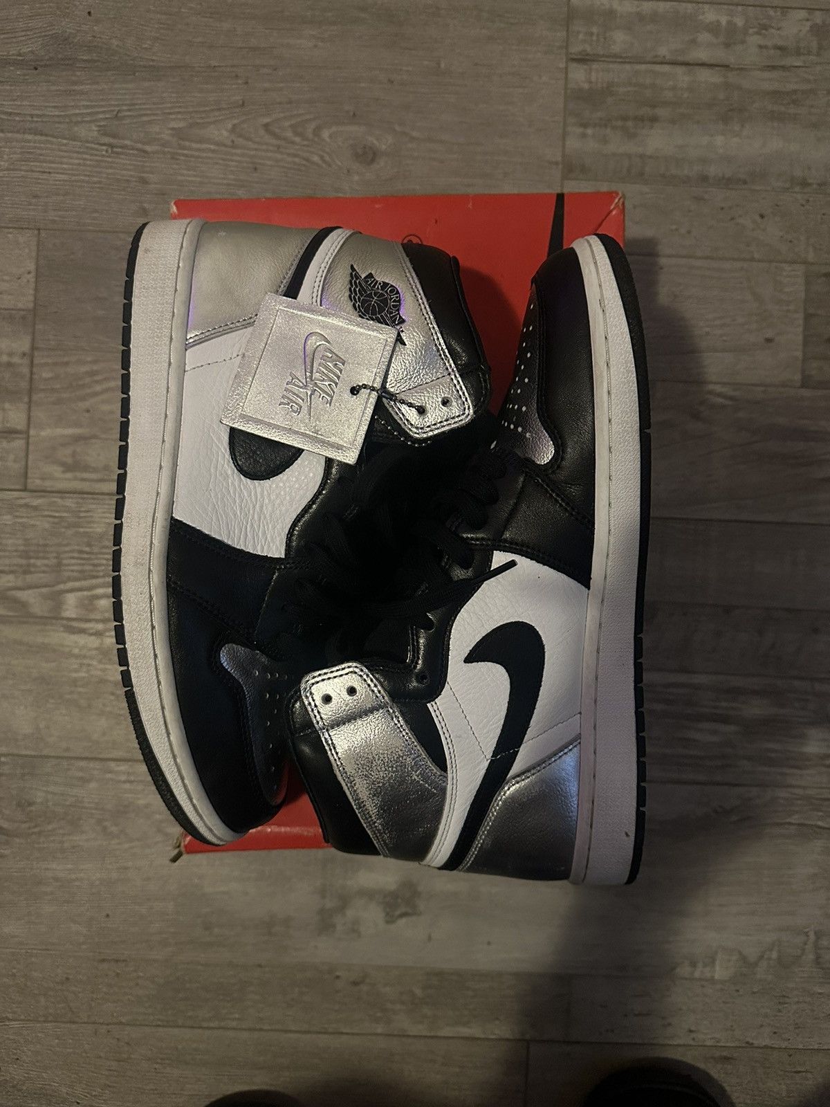 Jordan Brand × Nike WMNS Air Jordan 1 High OG Metallic “Silver Toe” Size US 11.5 / IT 41.5 - 3 Thumbnail