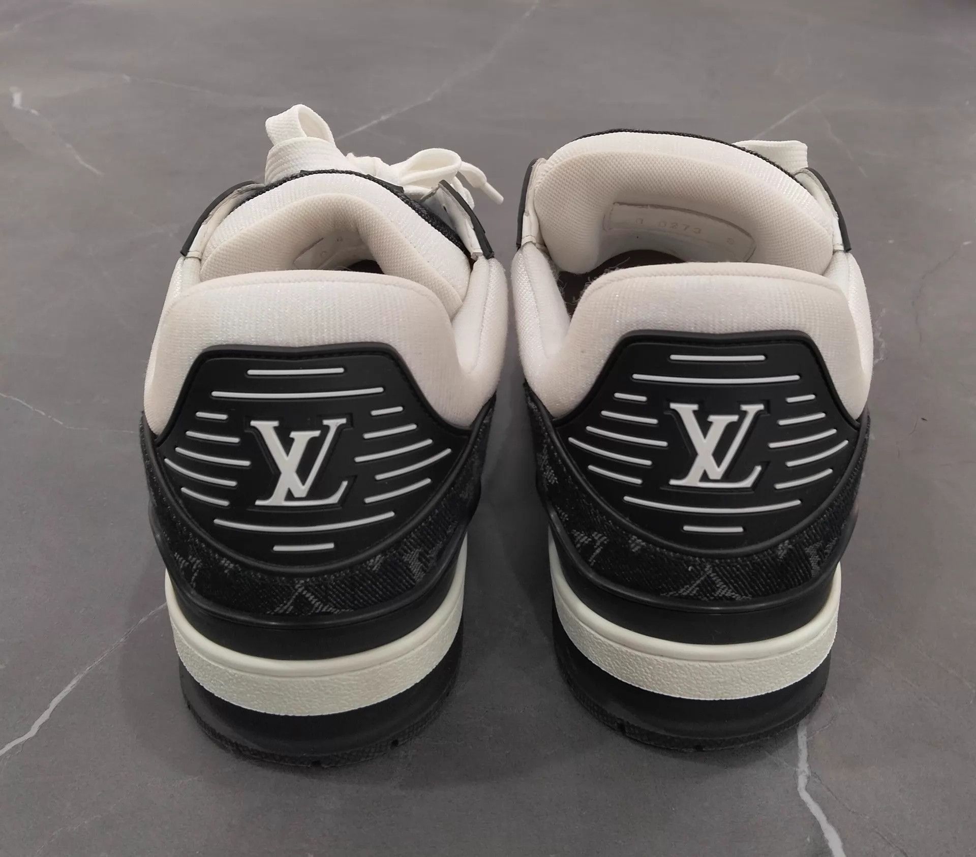Louis Vuitton Louis Vuitton Trainer Panda 43 Size US 10 / EU 43 - 5 Thumbnail