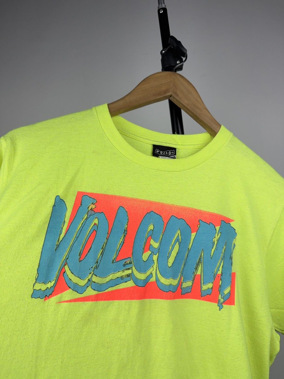Volcom Retro SK8 Y2K Volcom Neon Surf Graphic Tee 90s Skate Style Size US M / EU 48-50 / 2 - 2 Thumbnail