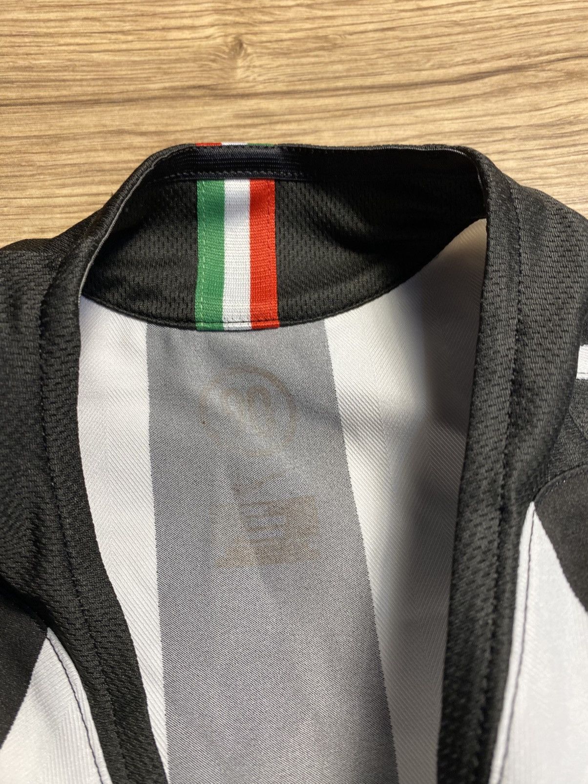 Nike Vintage Nike Juventus 2005-2006 Home Football Shirt Tamoil Size US XL / EU 56 / 4 - 3 Thumbnail