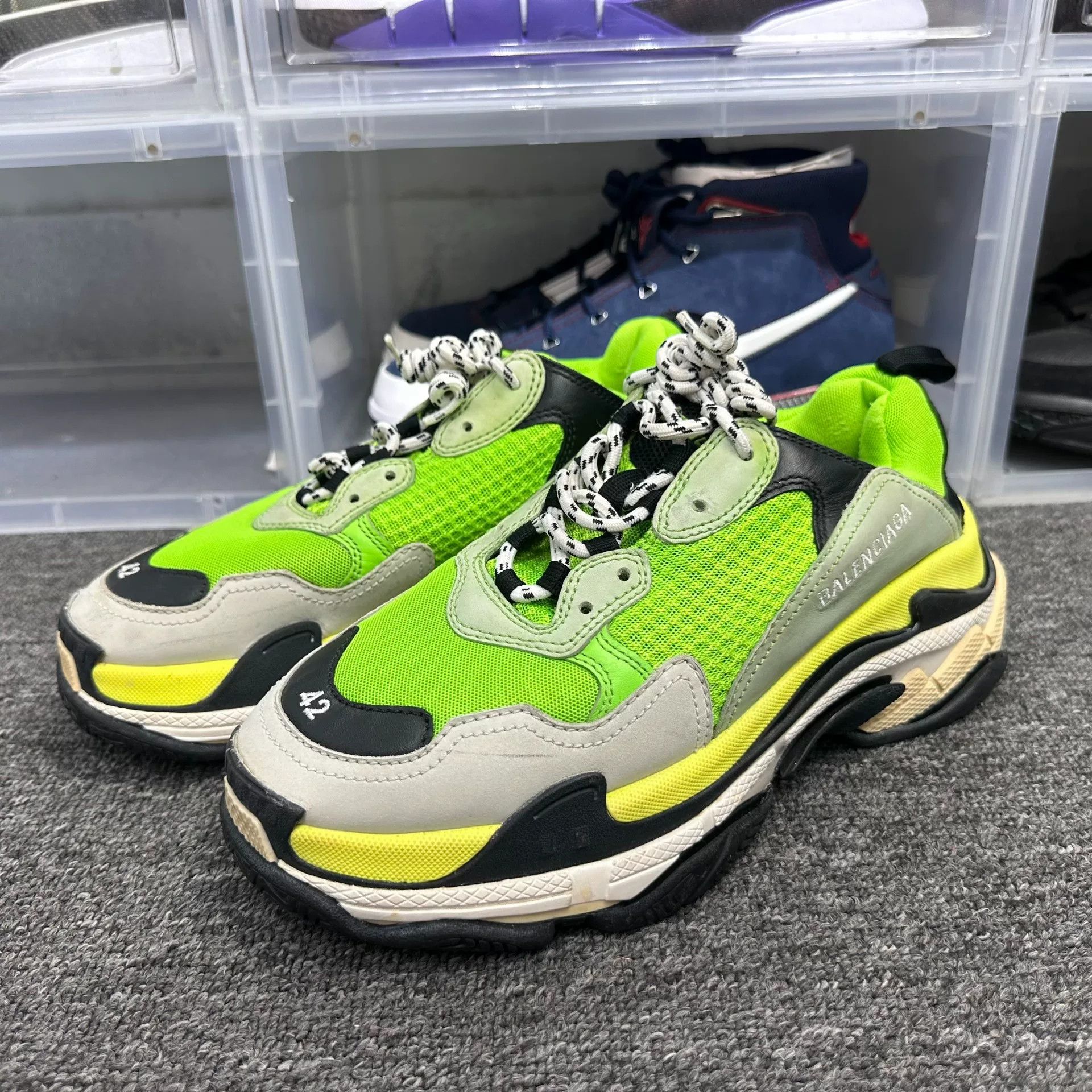Balenciaga Balenciaga Green Lowtop Sneakers 9 Men Size US 9 / EU 42 - 1 Thumbnail
