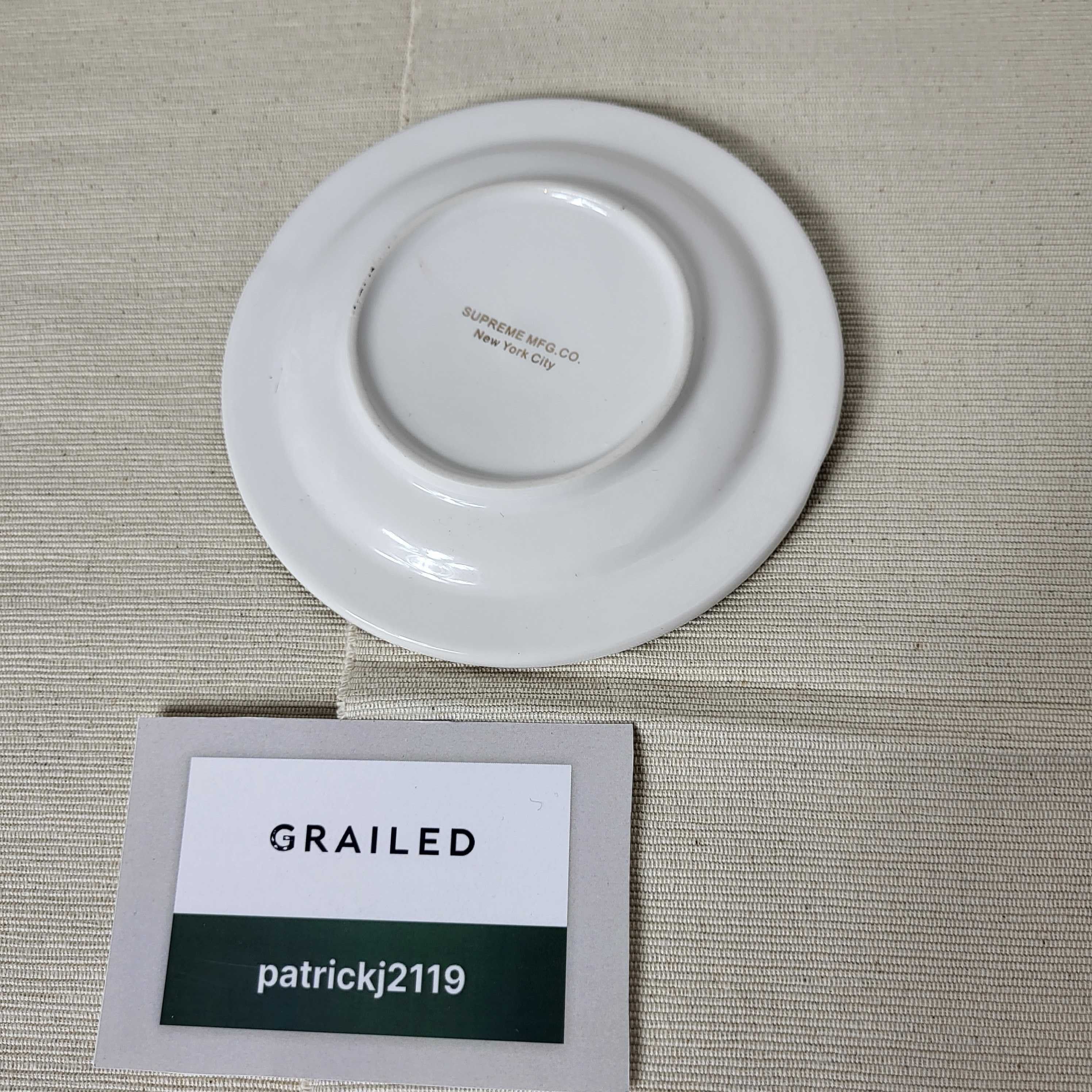 Supreme Supreme Gold Trim Ceramic Ashtray (White/Gold) Size ONE SIZE - 5 Thumbnail