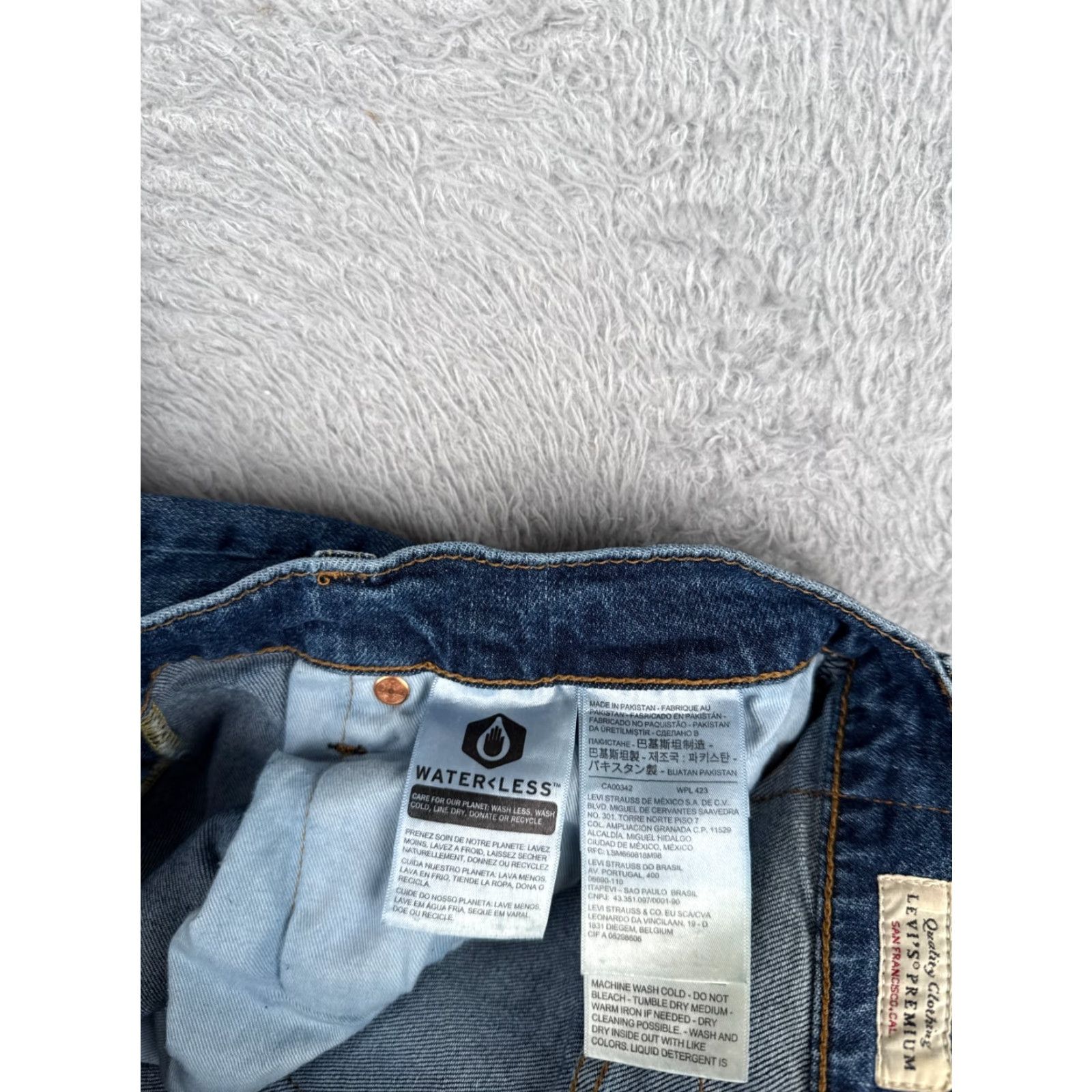 Levi's VINTAGE Levi's 512 Jeans Adult 33 Blue Denim Distressed 5-Pocket Regular Fit Cotton 32x30 Jeans Mens Size US 33 - 7 Thumbnail