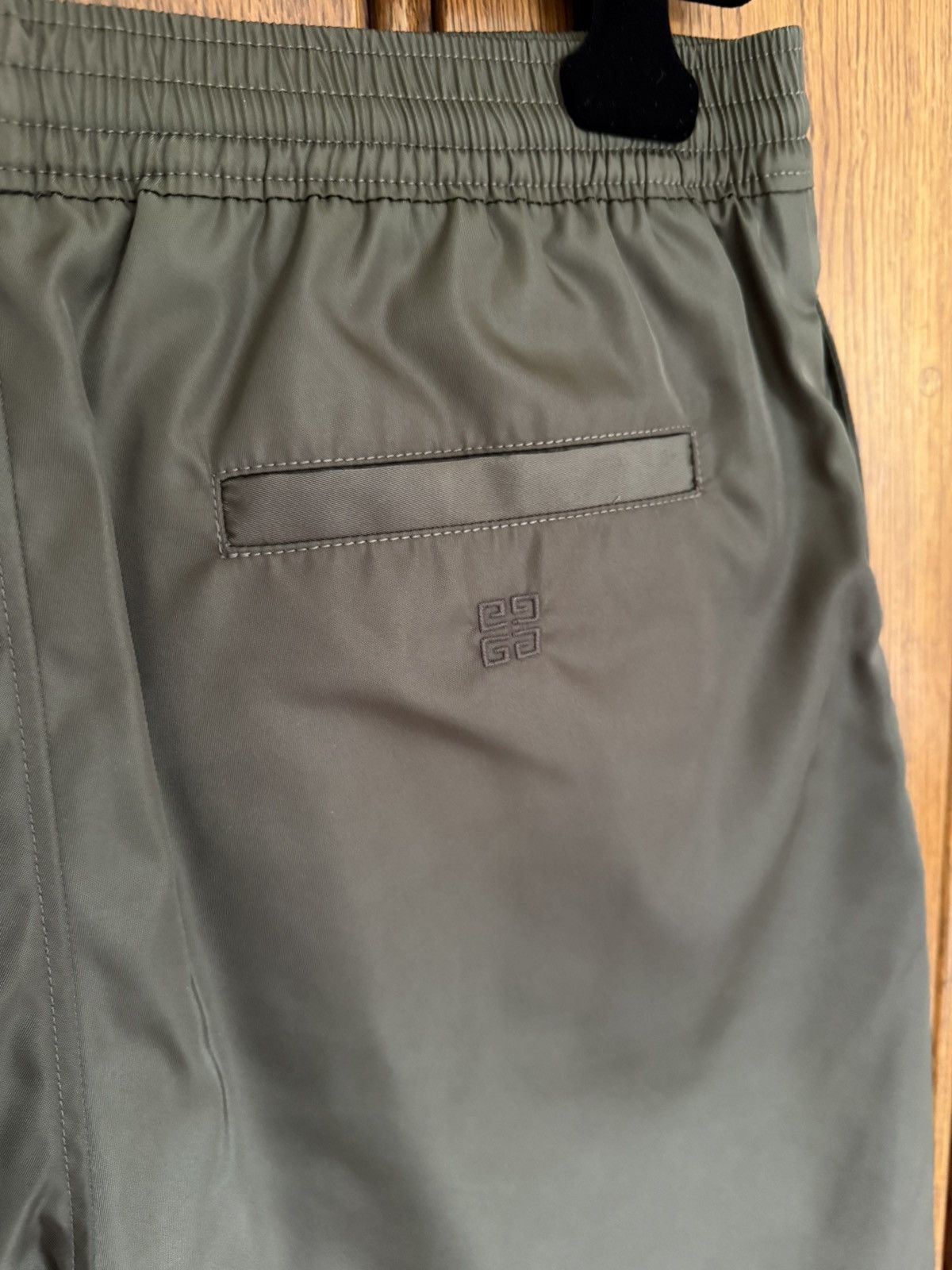 Givenchy SS24 $1.15k 🤑 Givenchy logo nylon baggy track shorts 46 Size US 30 / EU 46 - 16 Thumbnail