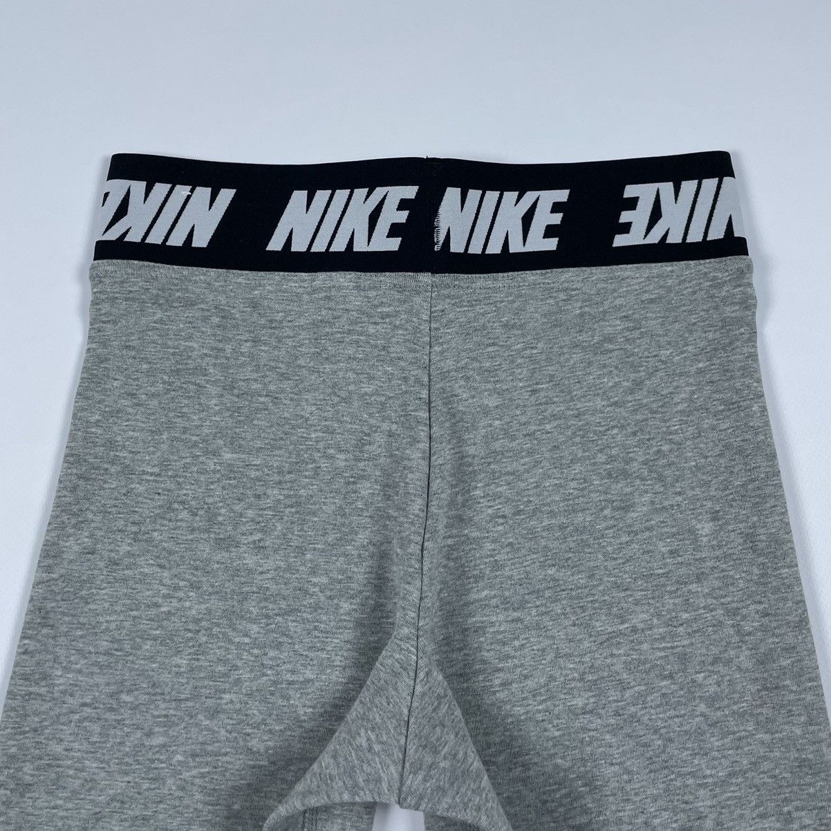 Nike Nike Sportswear Women's High-Rise Tight Fit Leggings Grey Size 26" / US 2 / IT 38 - 8 Thumbnail
