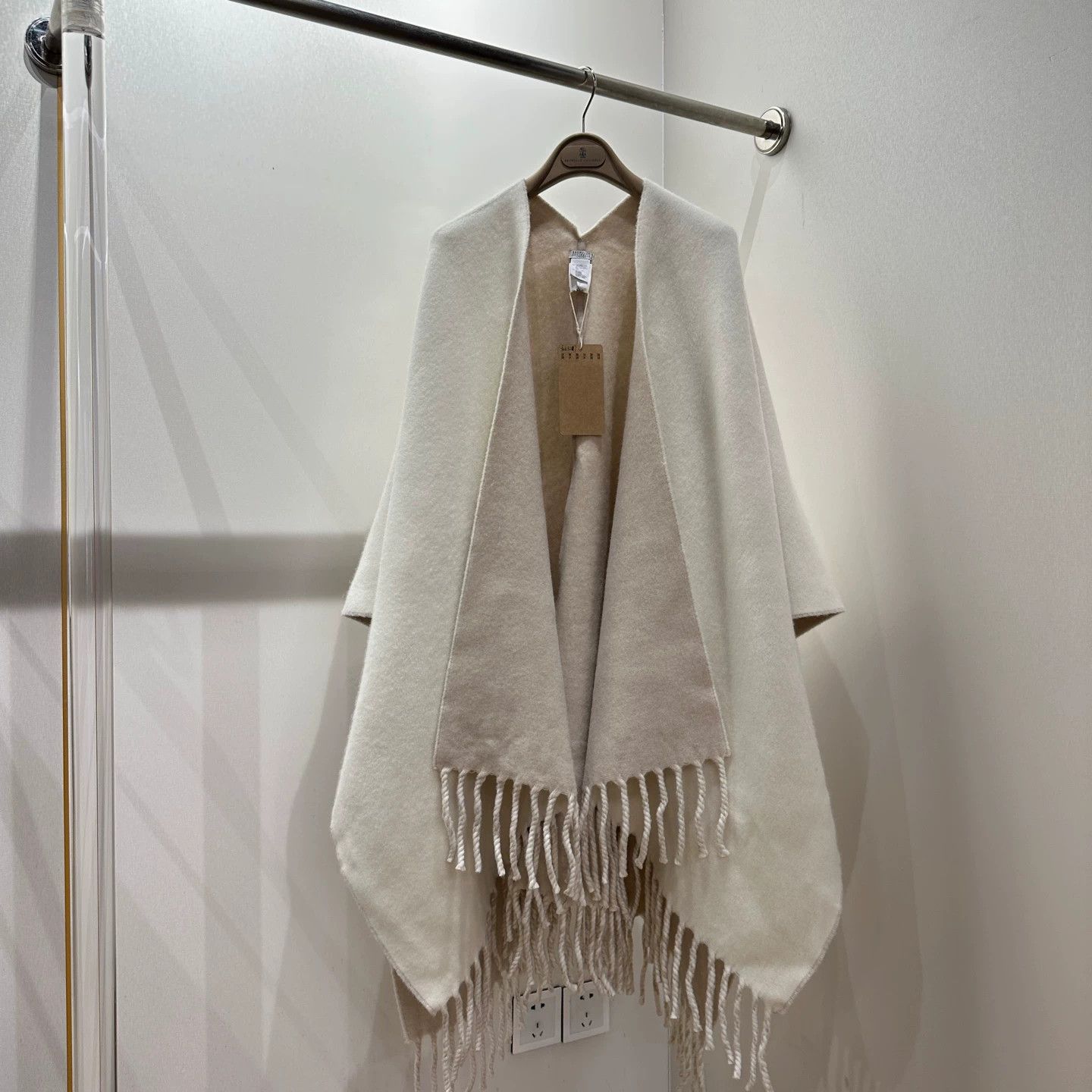 Brunello Cucinelli Brunello Cucinelli 25FW Wool Cashmere Tassel Cloak Size ONE SIZE - 1 Thumbnail