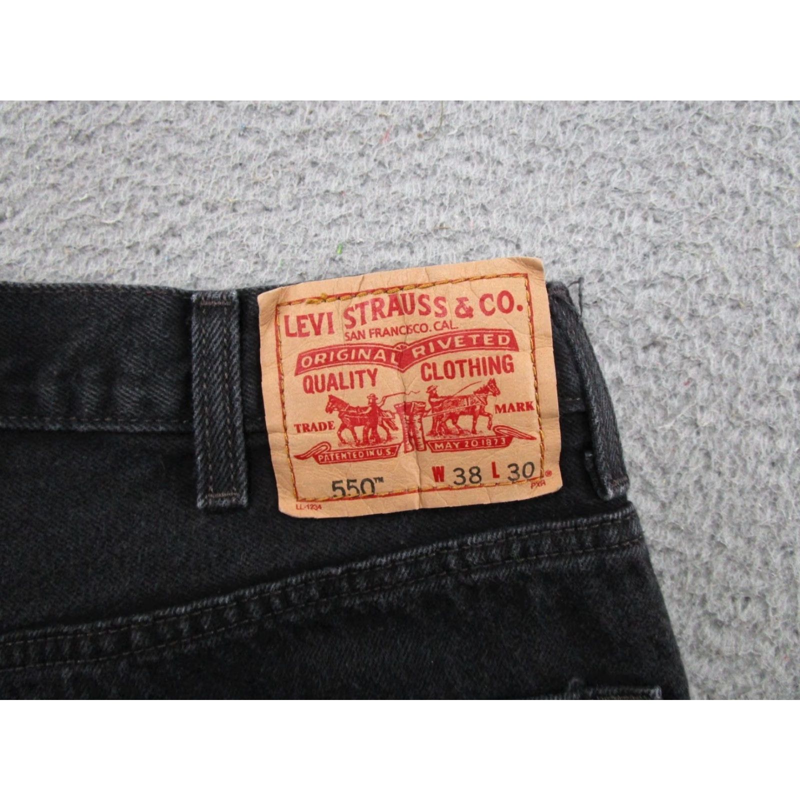 Levi's VINTAGE Levi's 500 Jeans Straight Black Denim Relaxed Fit 38x30 Men Size 38 5-Pocket Design Logo 90s/2000s Size US 38 / EU 54 - 2 Thumbnail