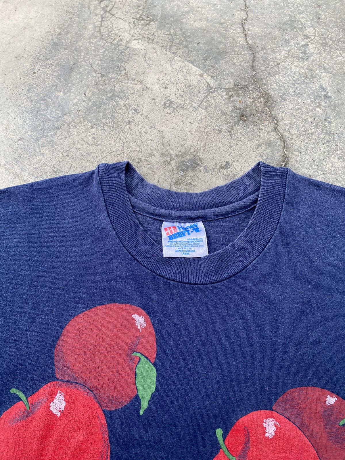 Vintage Vintage 90s Apple Art Distressed Tees Size US L / EU 52-54 / 3 - 4 Thumbnail