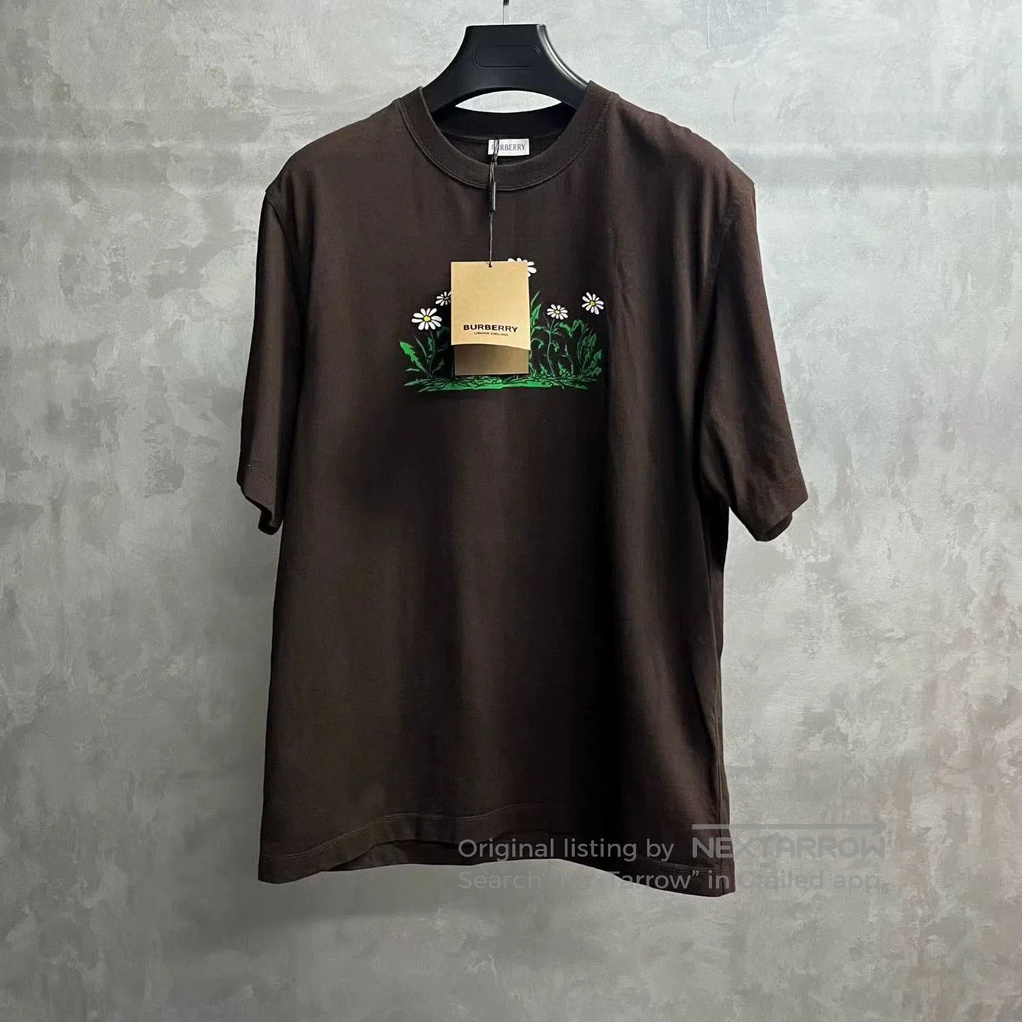 Burberry burberry brown logo short sleeve t-shirt. Size US XL / EU 56 / 4 - 1 Thumbnail