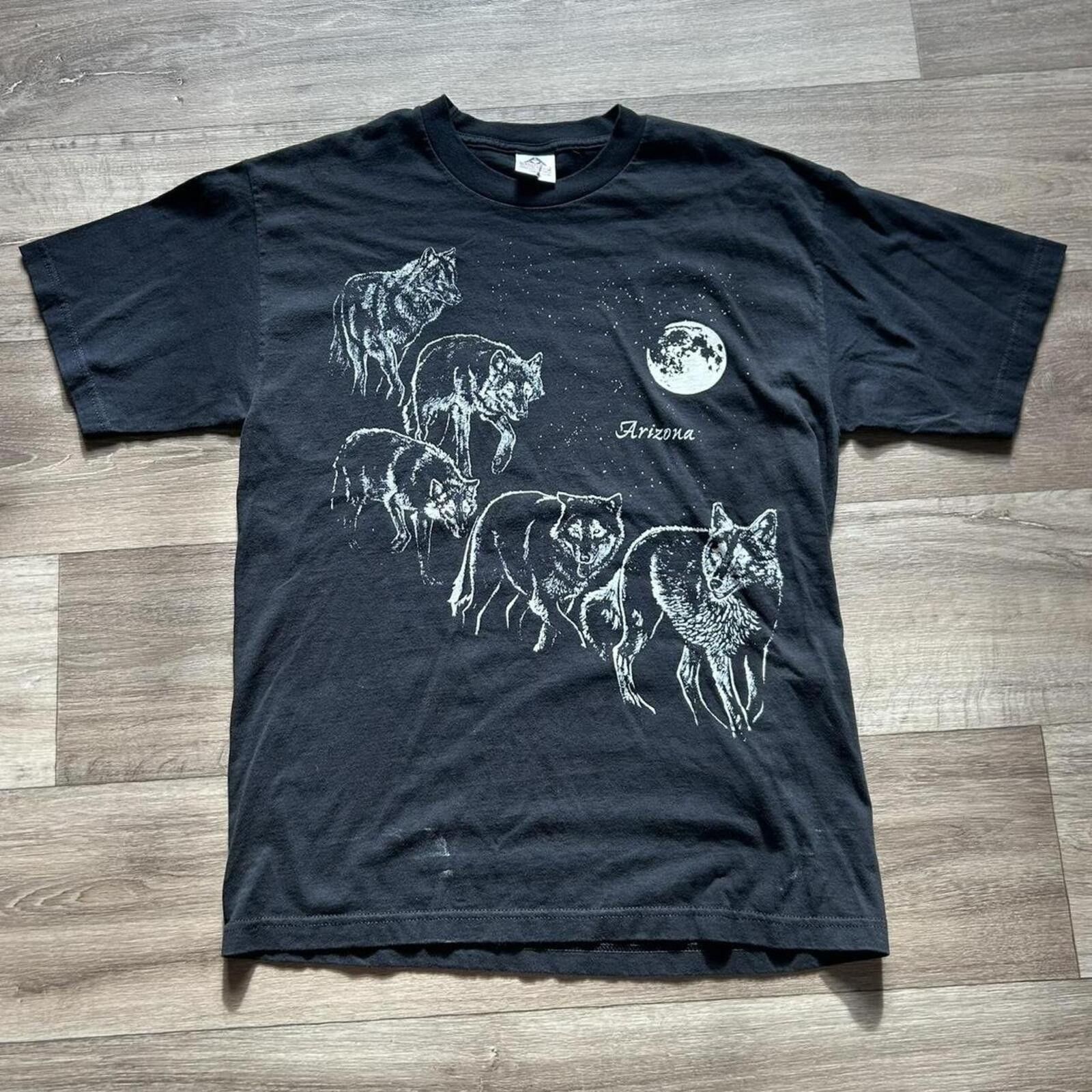 Anvil Vintage 90’s Nature Aop Black wolf moon graphic tee size L Size US L / EU 52-54 / 3 - 1 Thumbnail