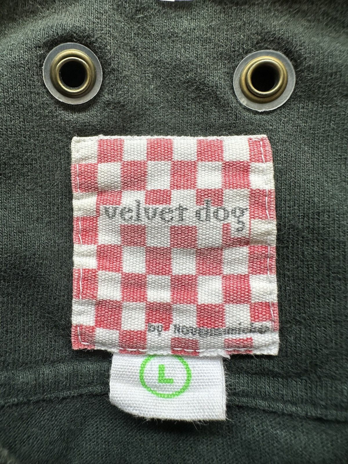 Japanese Brand 2000's Velvet Dog by Novadelic archival tee Size US M / EU 48-50 / 2 - 15 Thumbnail