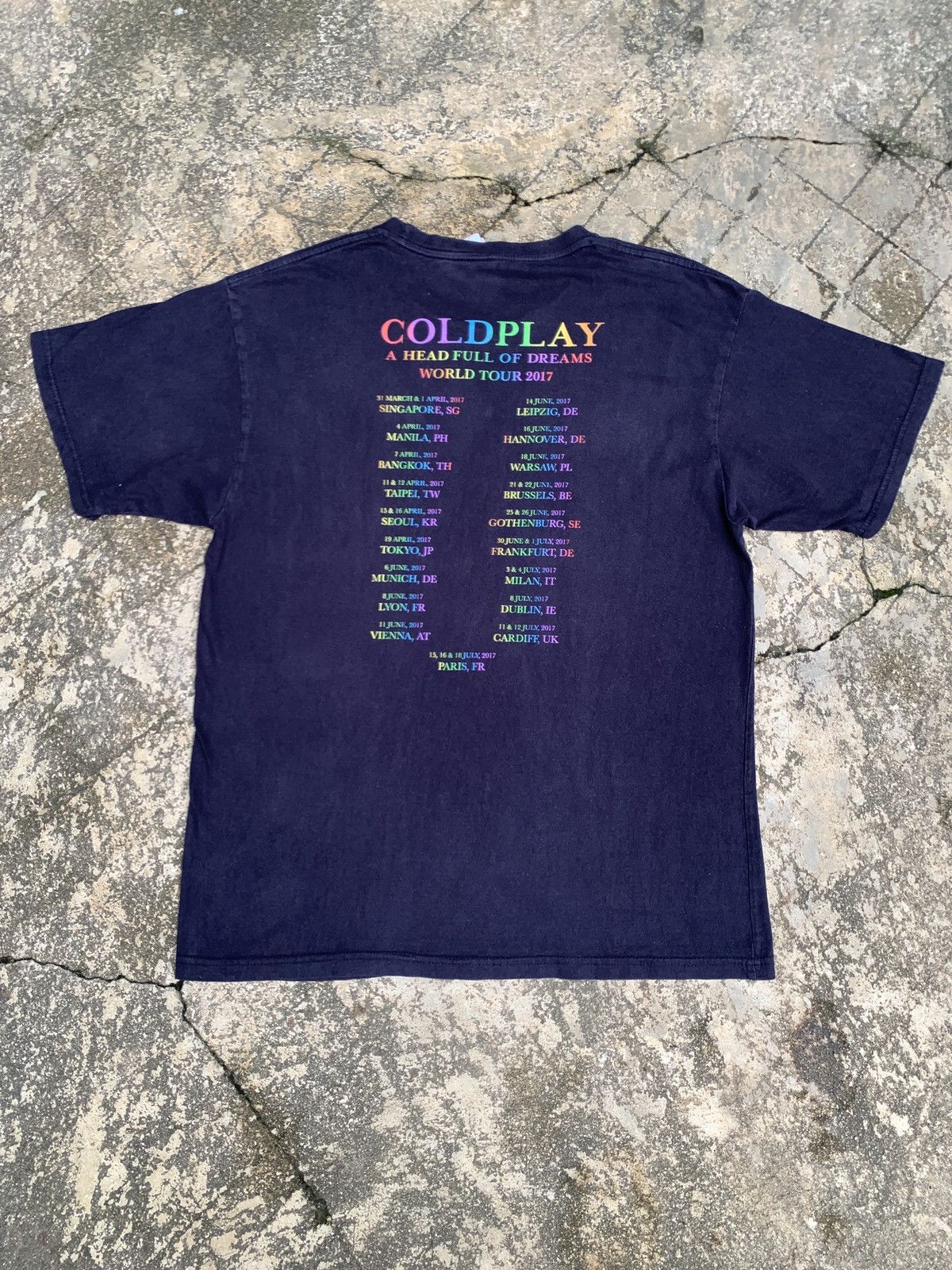 Band Tees 2017 Coldplay "A Head Full of Dreams" World Tour Tee Size US L / EU 52-54 / 3 - 1 Thumbnail