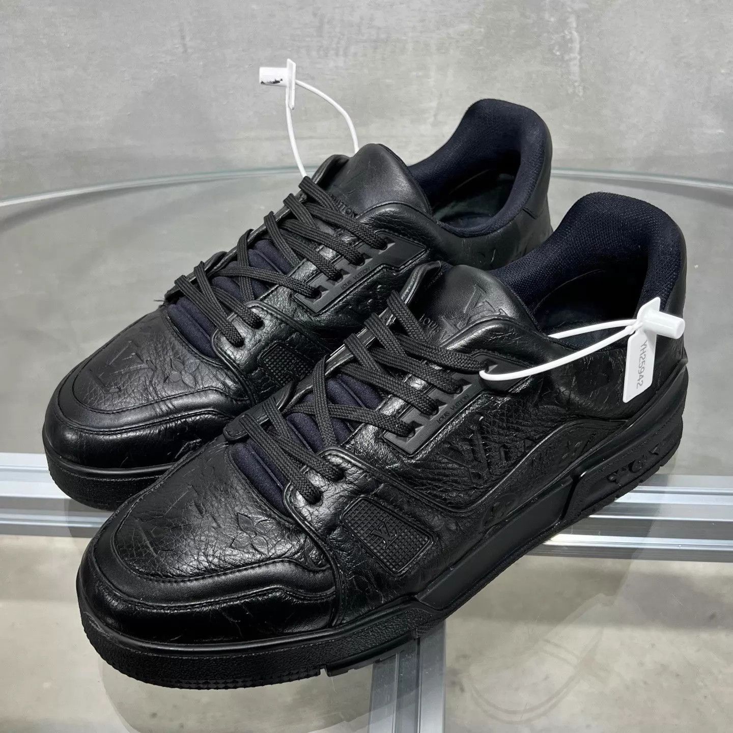 Louis Vuitton LV Trainer Black Embossed UK7.5 41.5 Size US 8.5 / EU 41-42 - 2 Thumbnail