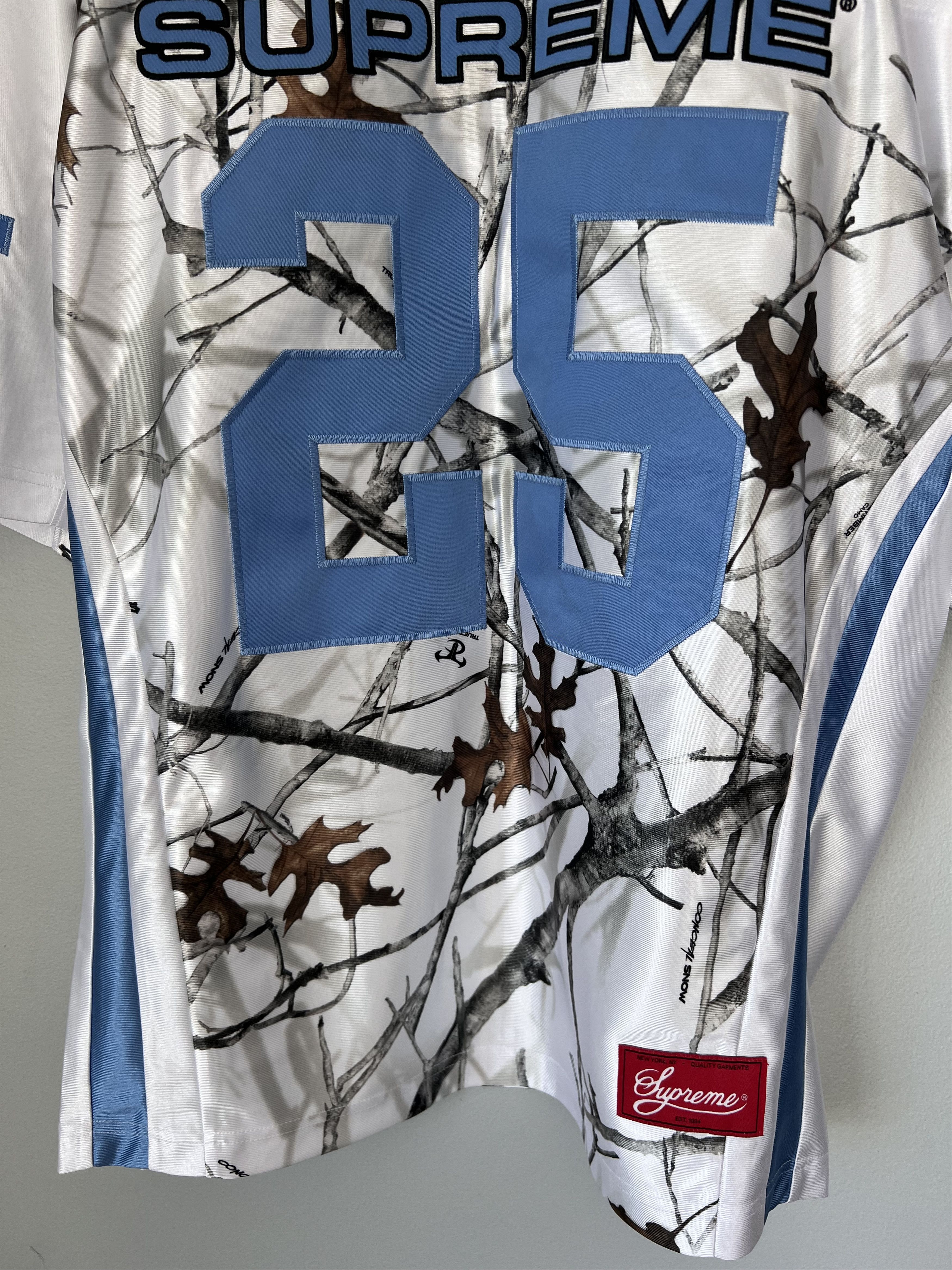 Supreme Supreme Breast Cancer Awareness Football Jersey White Camo Size US L / EU 52-54 / 3 - 3 Thumbnail