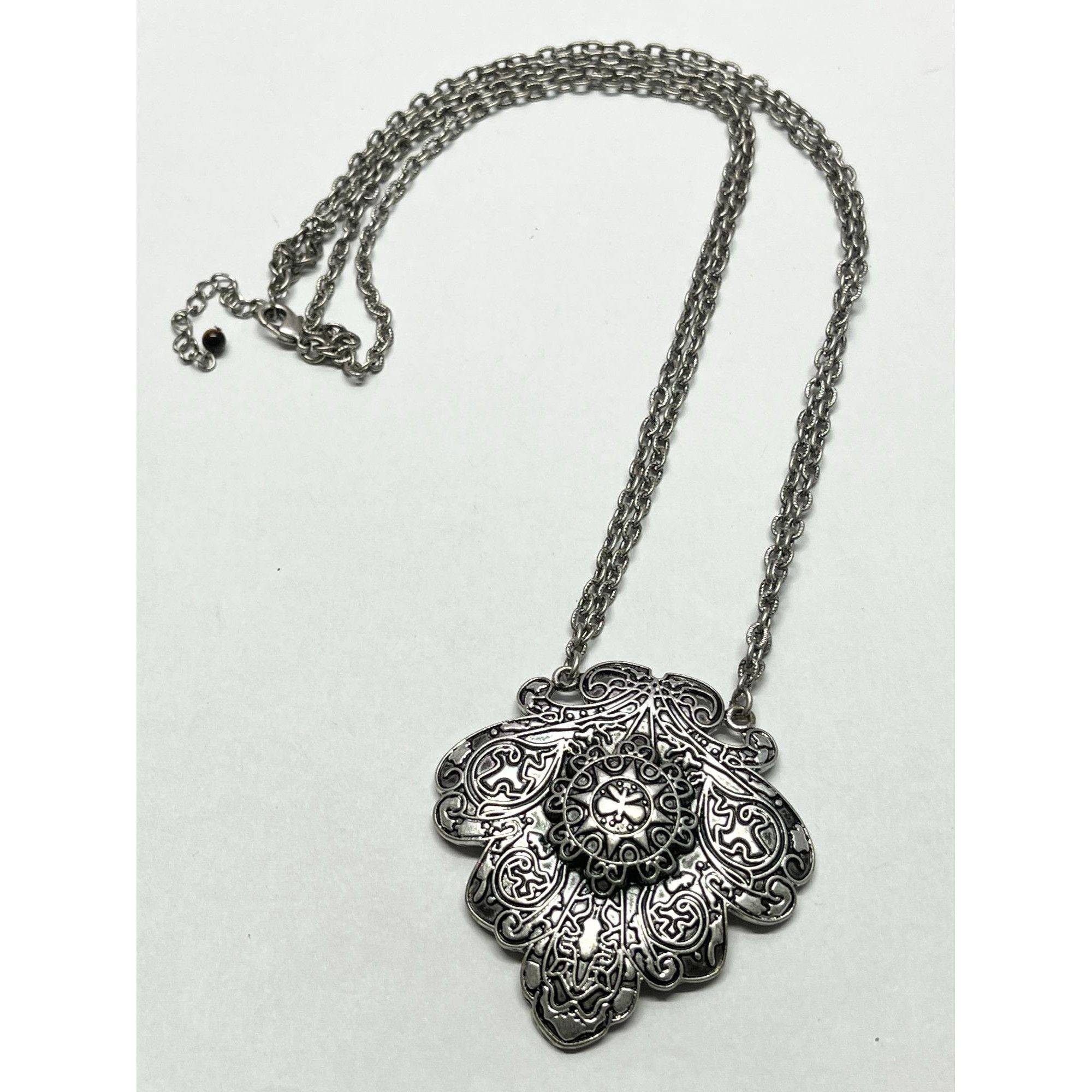 Vintage silver pendant necklace