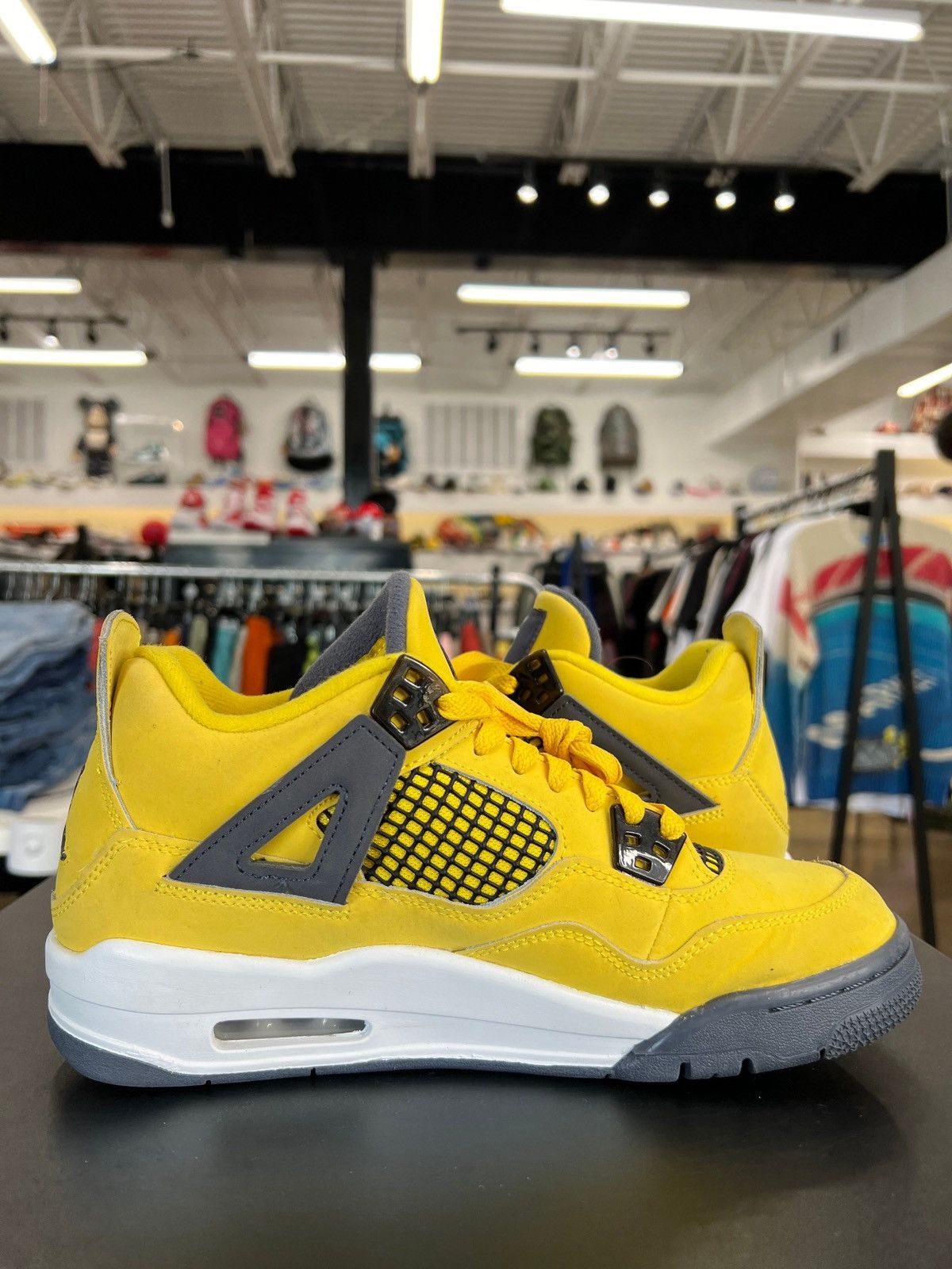 Jordan Brand Air Jordan 4 Lightning Sz. 6.5Y (2021) Size US 6.5 / EU 39-40 - 4 Thumbnail