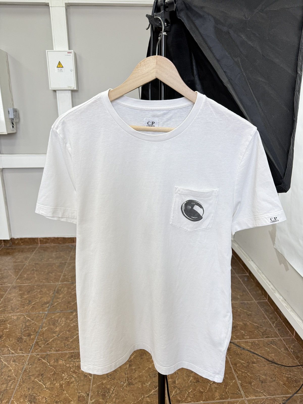 C.P. Company 🇮🇹 Y2K C. P. Company Lens Pocket T-Shirt Rare Retro Size US XL / EU 56 / 4 - 1 Thumbnail