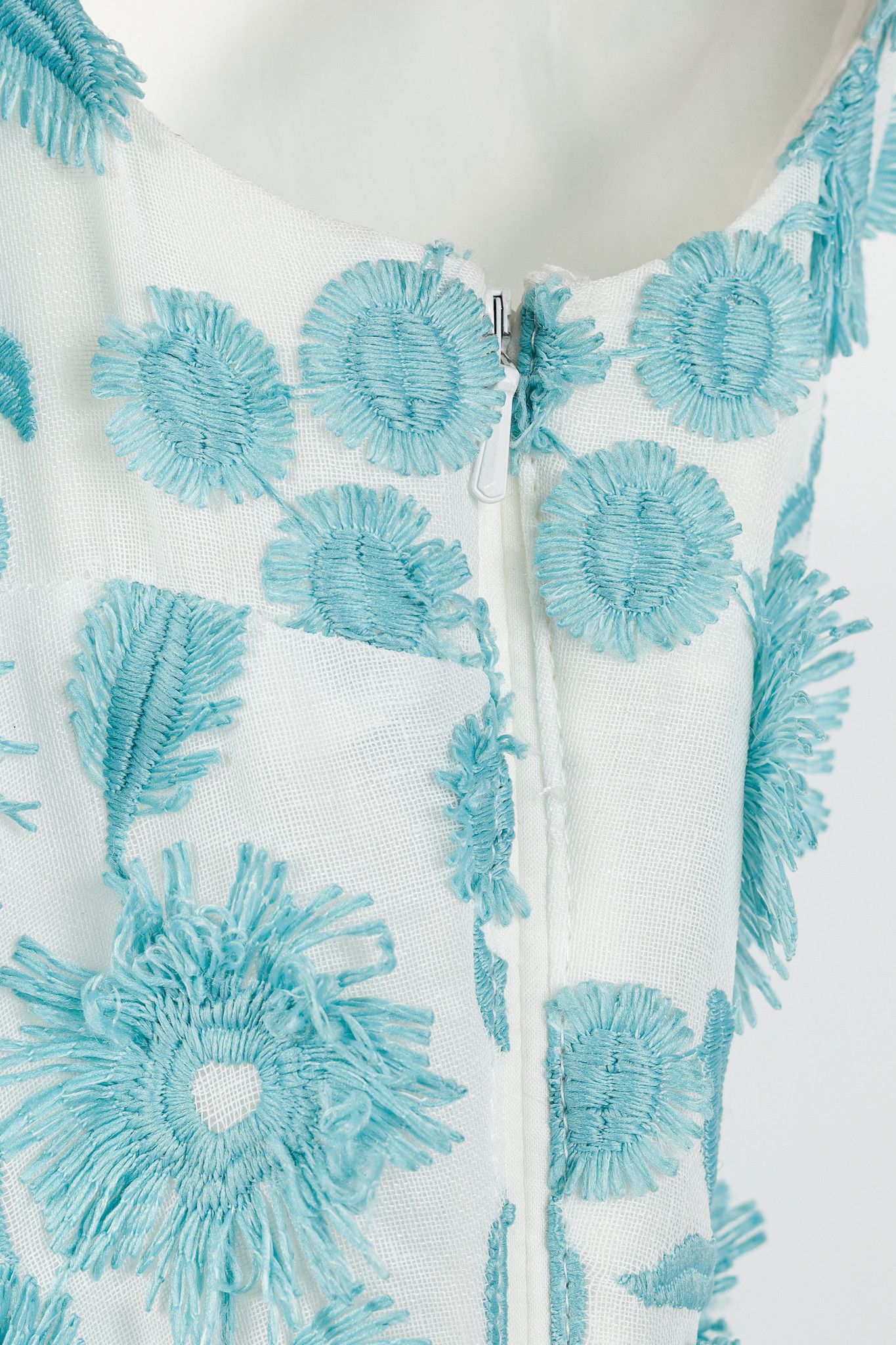 Boutique Moschino Boutique Moschino White & Blue Floral-Embroidered Maxi Dress Size M / US 6-8 / IT 42-44 - 8 Thumbnail