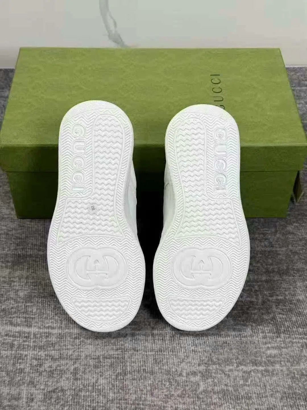 Gucci gucci white sneakers with logo print. Size US 5 / IT 35 - 5 Thumbnail