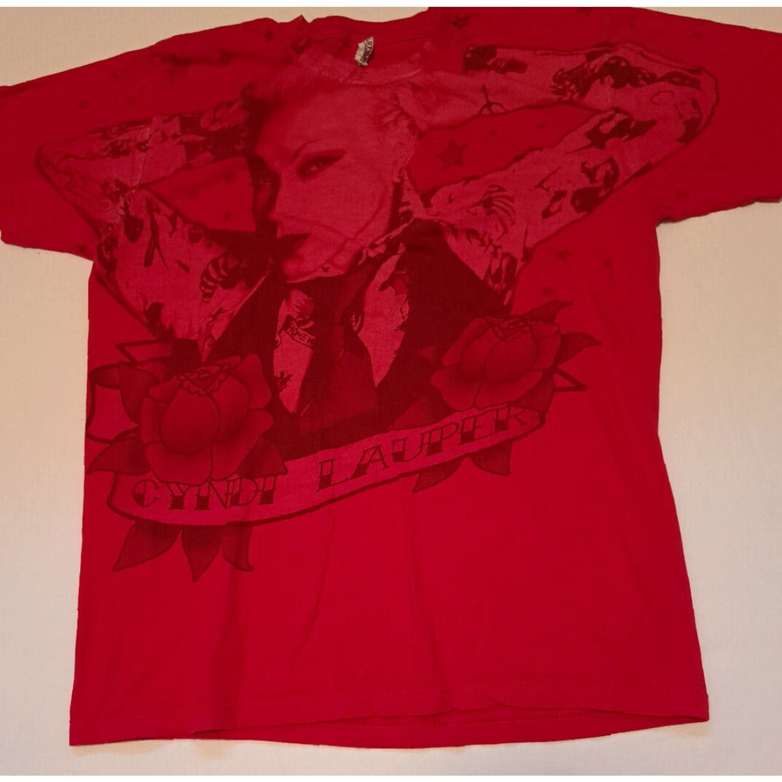 Vintage VINTAGE Cyndi Lauper Rock T-Shirt Red Medium Alstyle Size M / US 6-8 / IT 42-44 - 2 Thumbnail