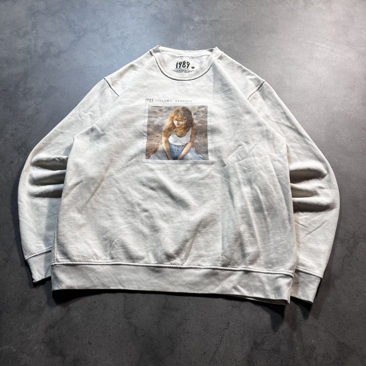Band Tees Rare Taylor Swift 1989 Taylors Version Crewneck Sweatshirt Size US XL / EU 56 / 4 - 2 Thumbnail