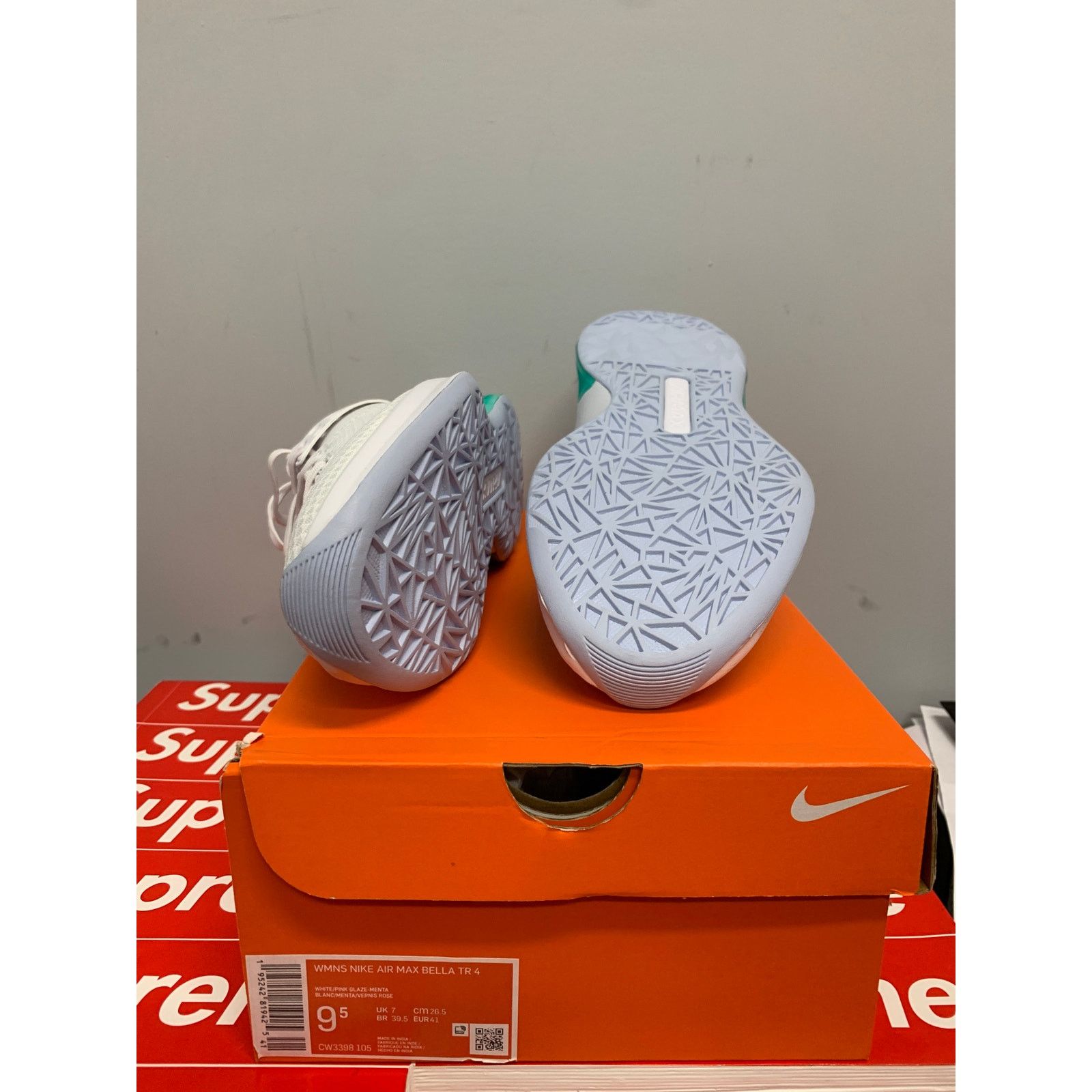 Nike Nike Women's Air Max Bella TR 4 White Green Size 9.5 NEW Size US 9.5 / IT 39.5 - 6 Thumbnail