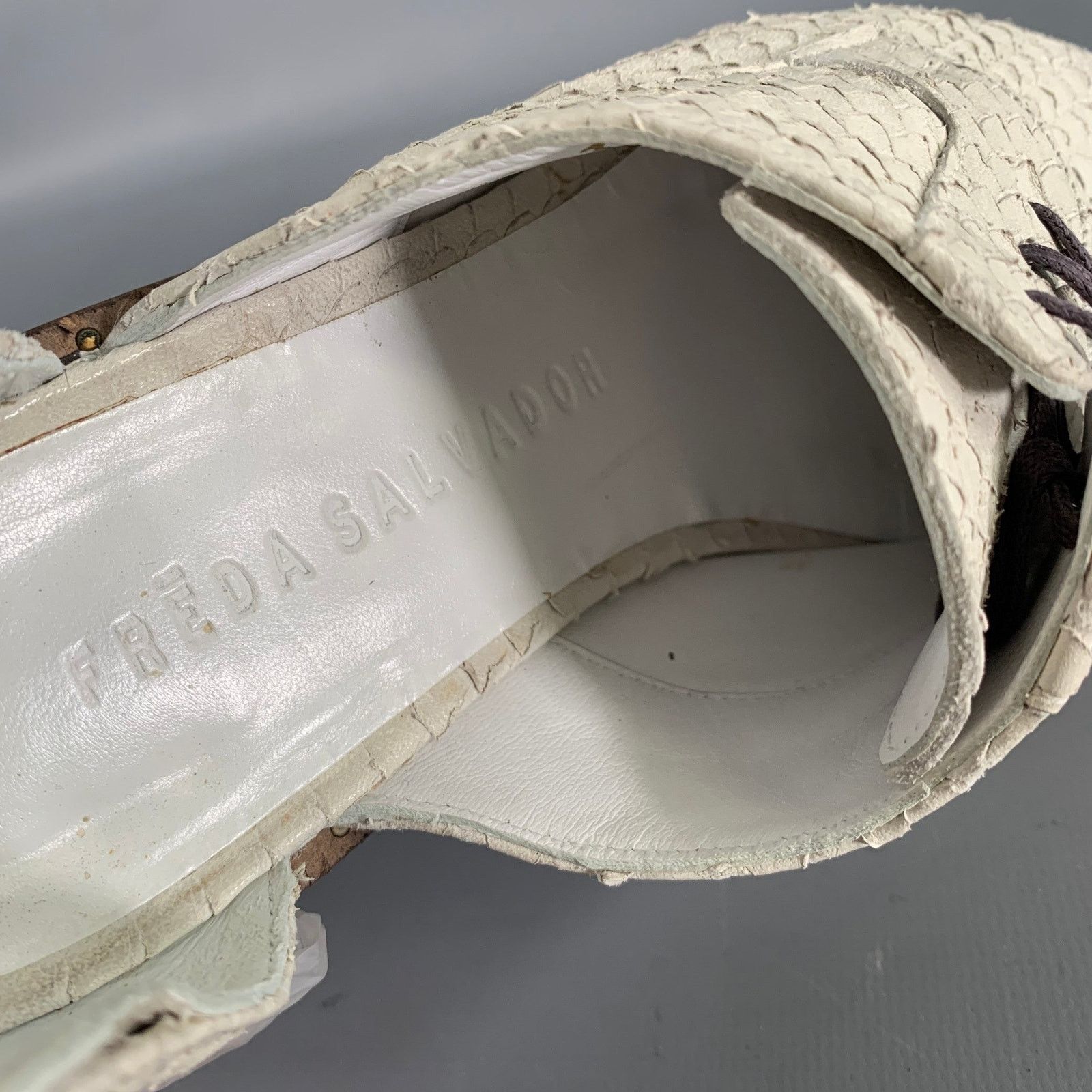 FREDA SALVADOR FREDA SALVADOR White Leather Snake Embossed Pointed Flats Size US 5.5 / IT 35.5 - 9 Thumbnail