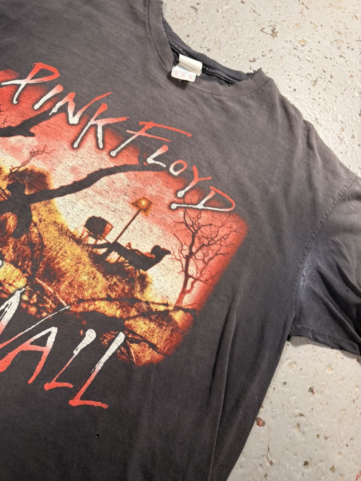 Pink Floyd Vintage Sun Faded Distressed Pink Floyd The Wall Ash Tee Size US XL / EU 56 / 4 - 3 Thumbnail
