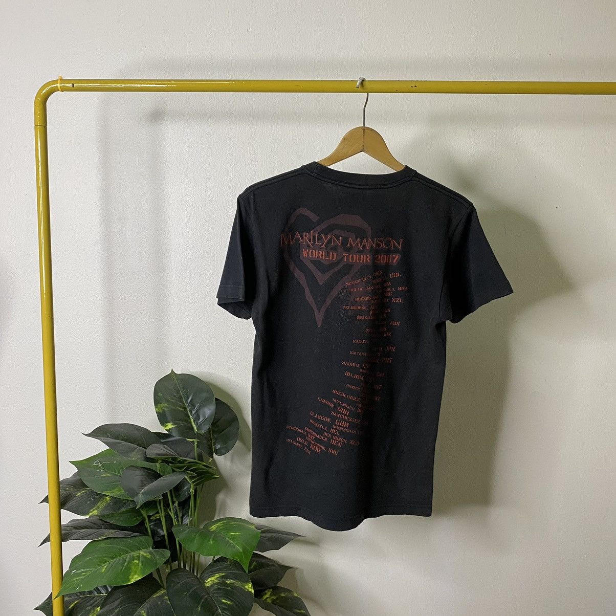 Band Tees × Marilyn Manson × Vintage Vintage Marilyn Manson World Tour 2007 Tee Size US S / EU 44-46 / 1 - 1 Thumbnail