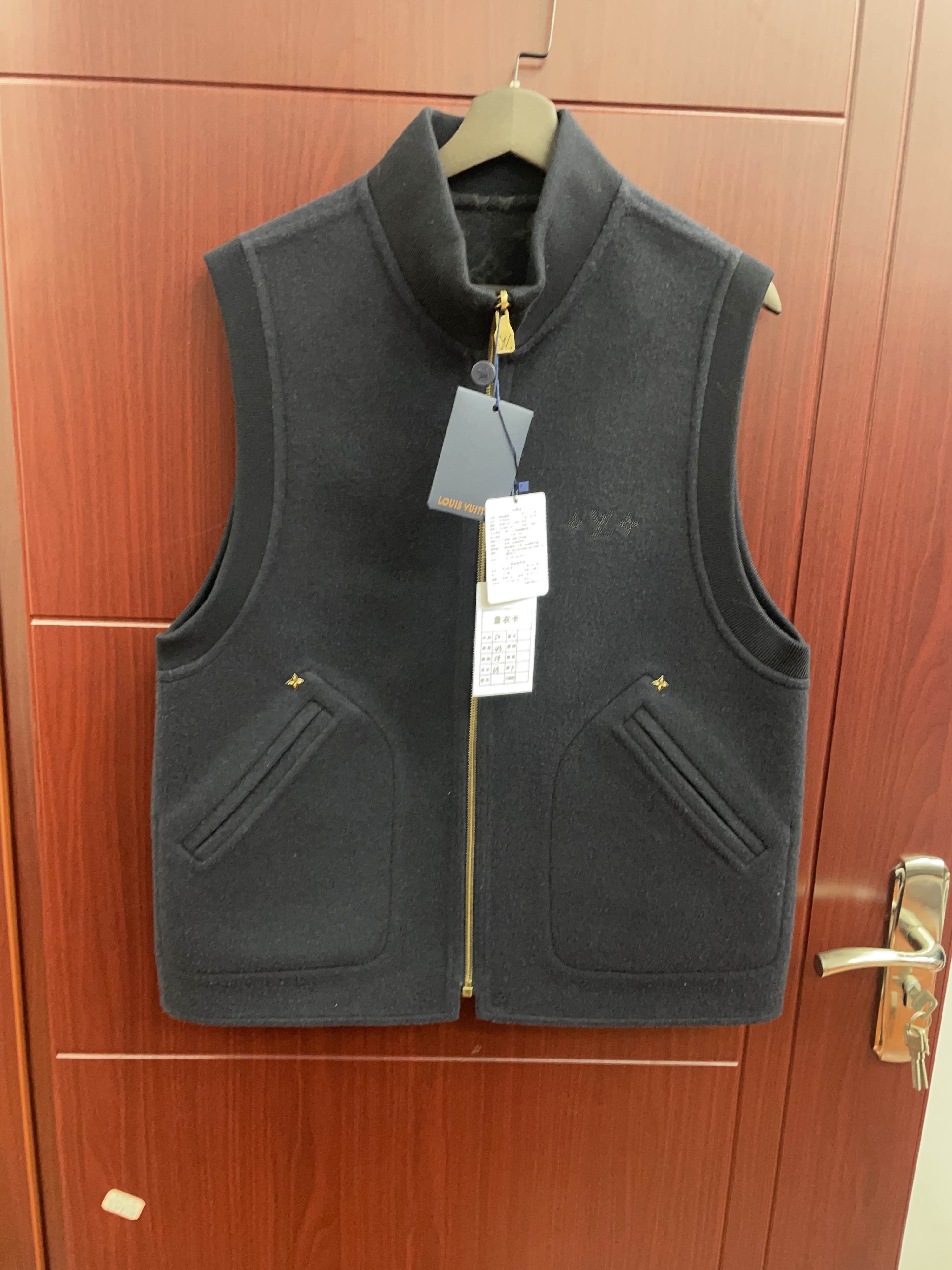 Louis Vuitton Louis Vuitton Monogram Wool Cashmere Zip Vest Size M Size US M / EU 48-50 / 2 - 1 Thumbnail