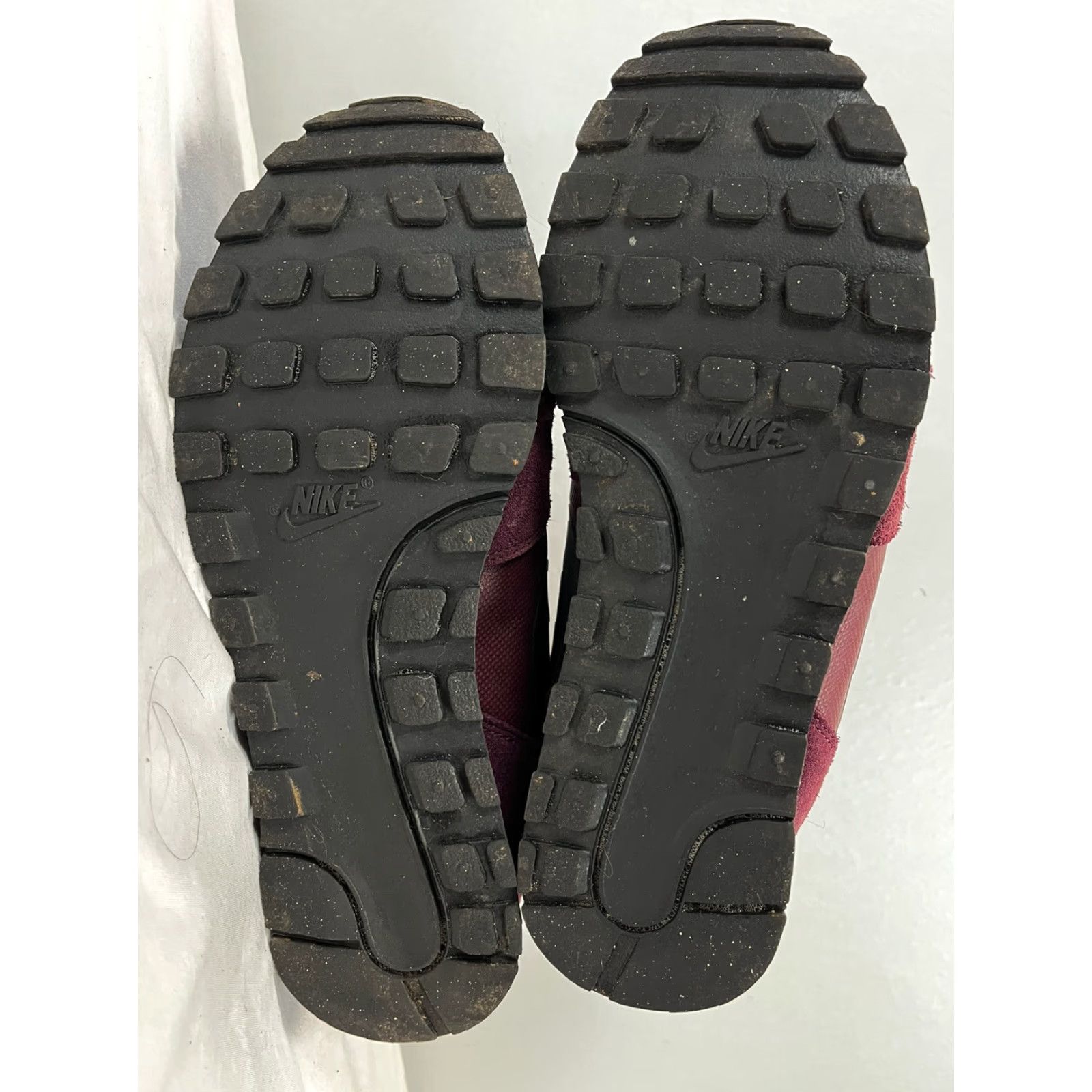 Nike Nike MD Runner 2 Mid Prem Hi Top Trainers 845059 Sneakers Shoes Size 8 Burgundy Women Boots Athletic Shoes MD Runner Mid Top Nike MD Runner 8 Size M / US 6-8 / IT 42-44 - 5 Thumbnail