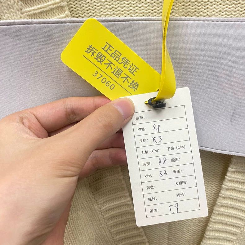 Givenchy Givenchy Light Yellow V Neck Knit Sweater / Size XS / JM3 Size US XS / EU 42 / 0 - 4 Thumbnail