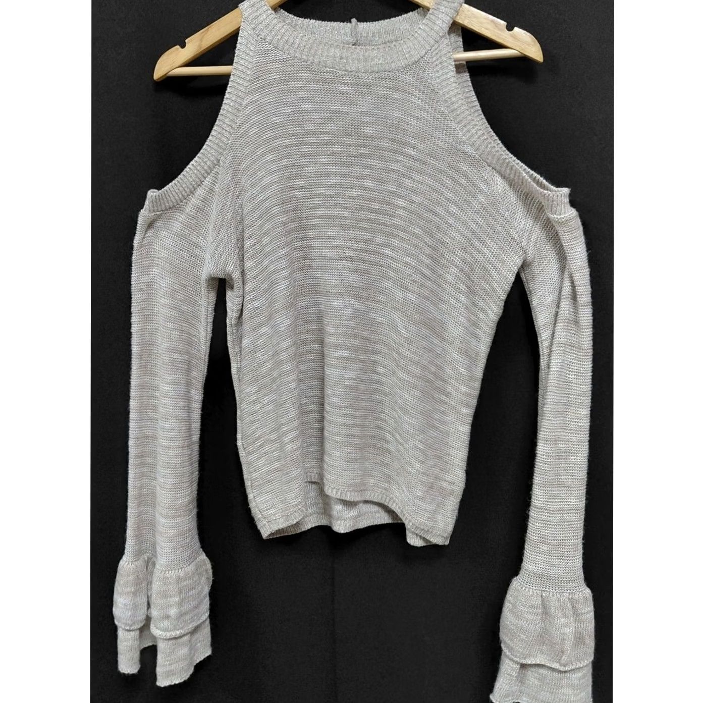 Express EXPRESS Gray Knit Top Cold Shoulder Long Sleeve Women M Blouse Crew Neck Pullover Lightweight Solid Size M / US 6-8 / IT 42-44 - 2 Thumbnail