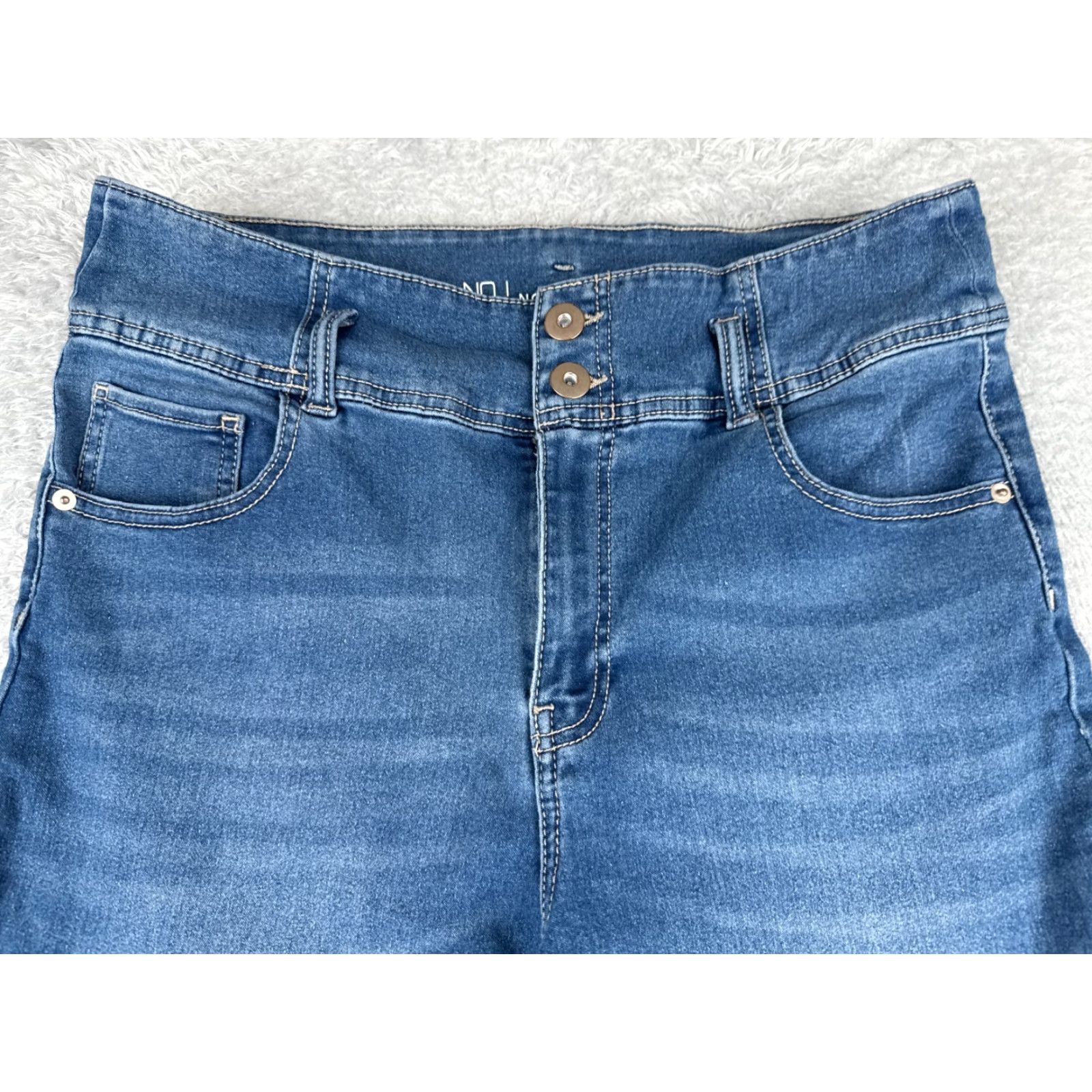 Vintage VINTAGE No Boundaries Jeans Womens Skinny 5-Pocket Denim Blue 32x24 Juniors 17 High Rise Cotton Stretch 24 in Inseam Classic Wash Denim jeans Size 38" / US 16 / IT 52 - 4 Thumbnail