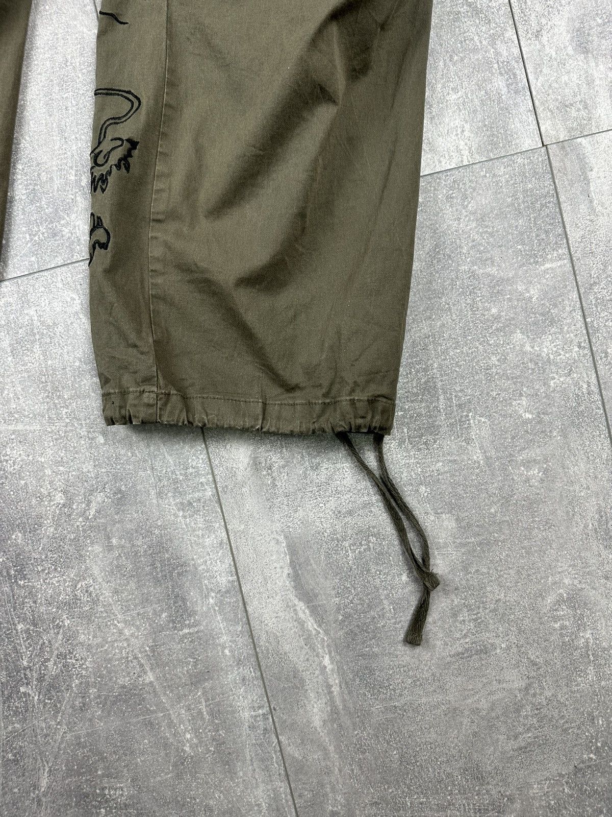 Ed Hardy Ed Hardy X Urban Outfitters Japanese Cargo Dragon Pants Size US 30 / EU 46 - 9 Thumbnail