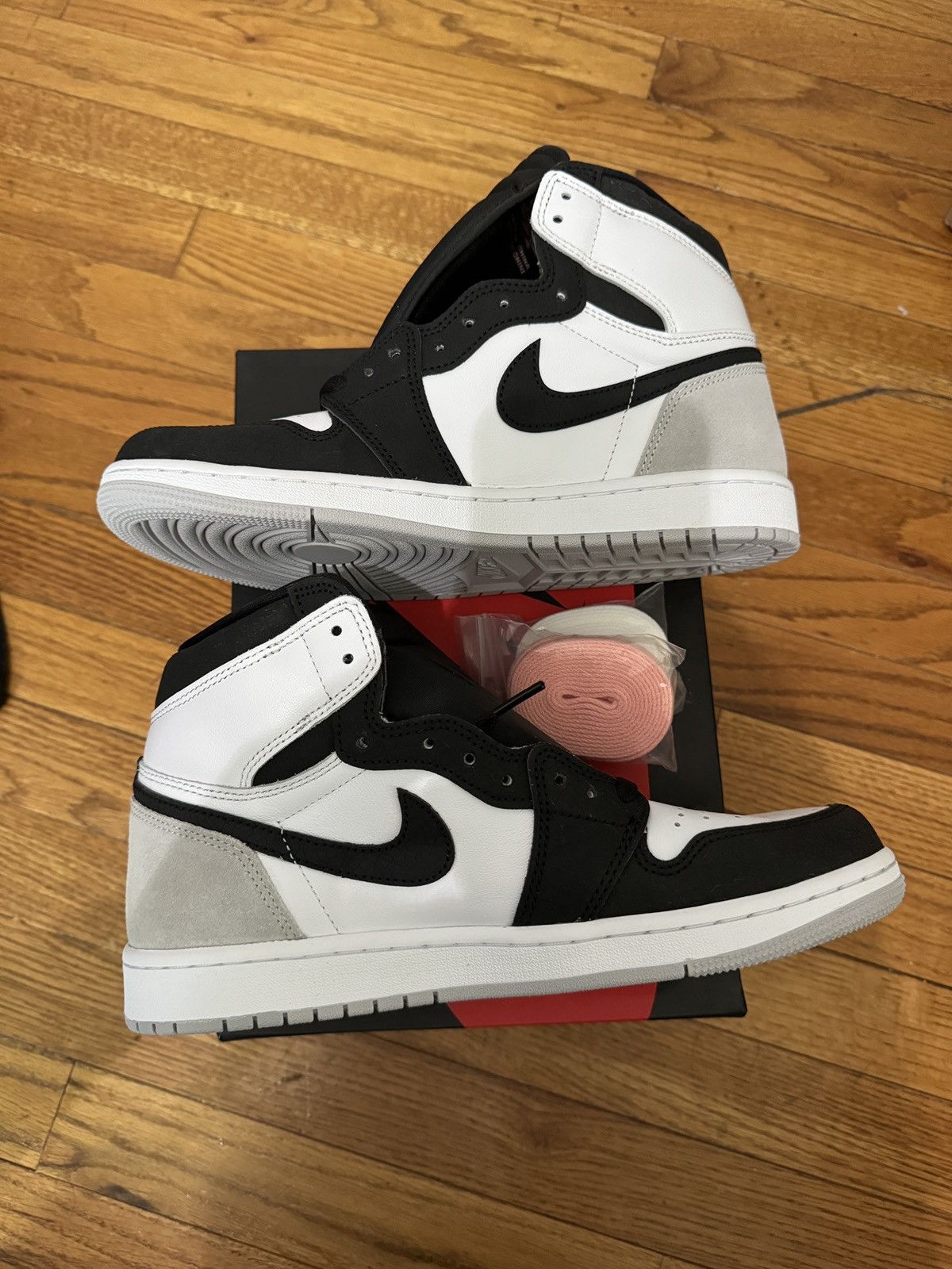 Nike AJ1 Retro High OG Bleached Coral Size US 9 / EU 42 - 3 Thumbnail