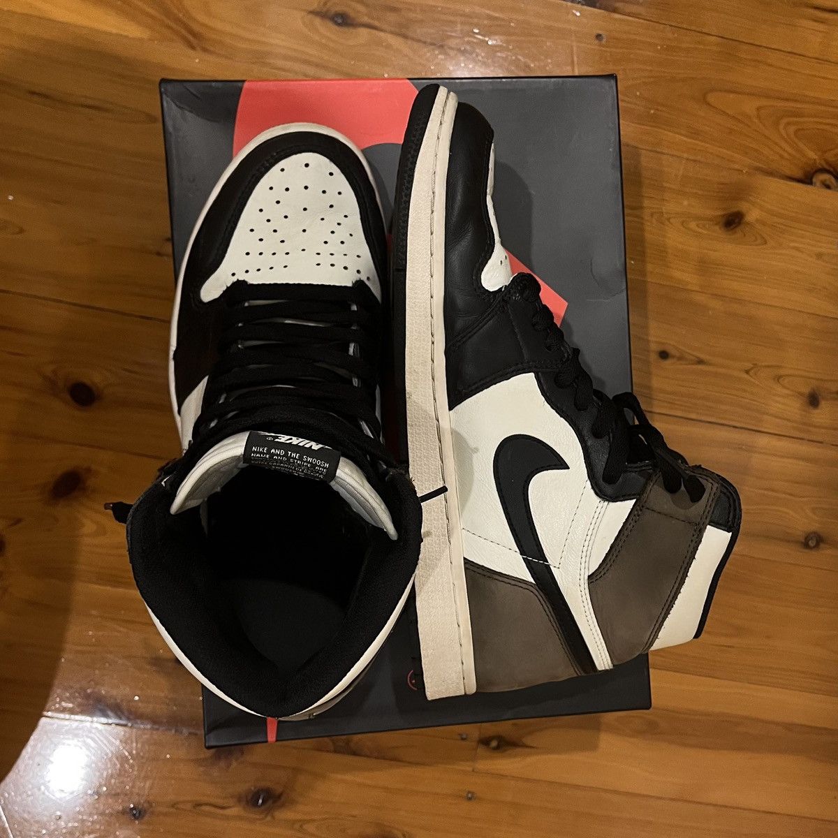 Jordan Brand Jordan 1 Retro High OG Mocha Size US 10 / EU 43 - 1 Thumbnail