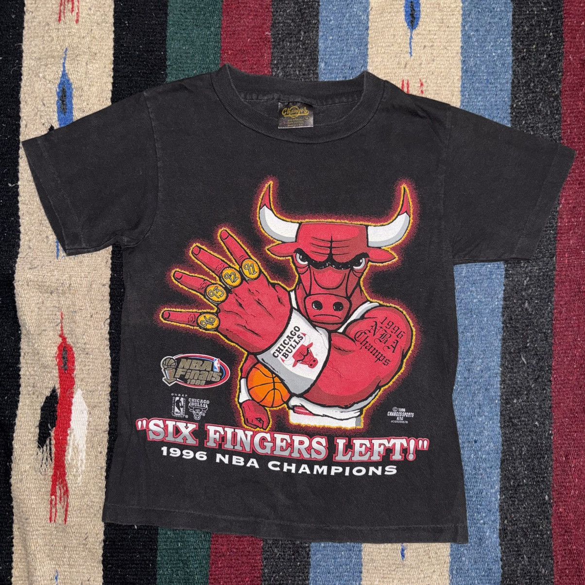 NBA Vintage 90S CHICAGO BULLS T-Shirt Size US XS / EU 42 / 0 - 1 Thumbnail