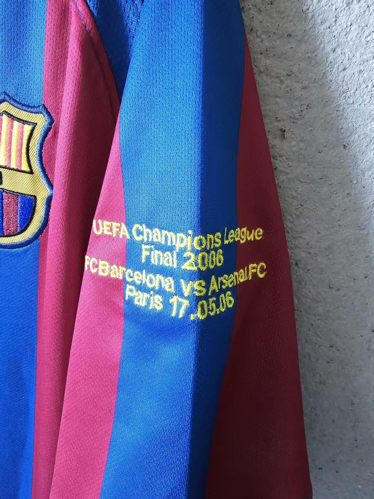 Other 2006 Barcelona #10 Ronaldinho Jersey Size US S / EU 44-46 / 1 - 5 Thumbnail