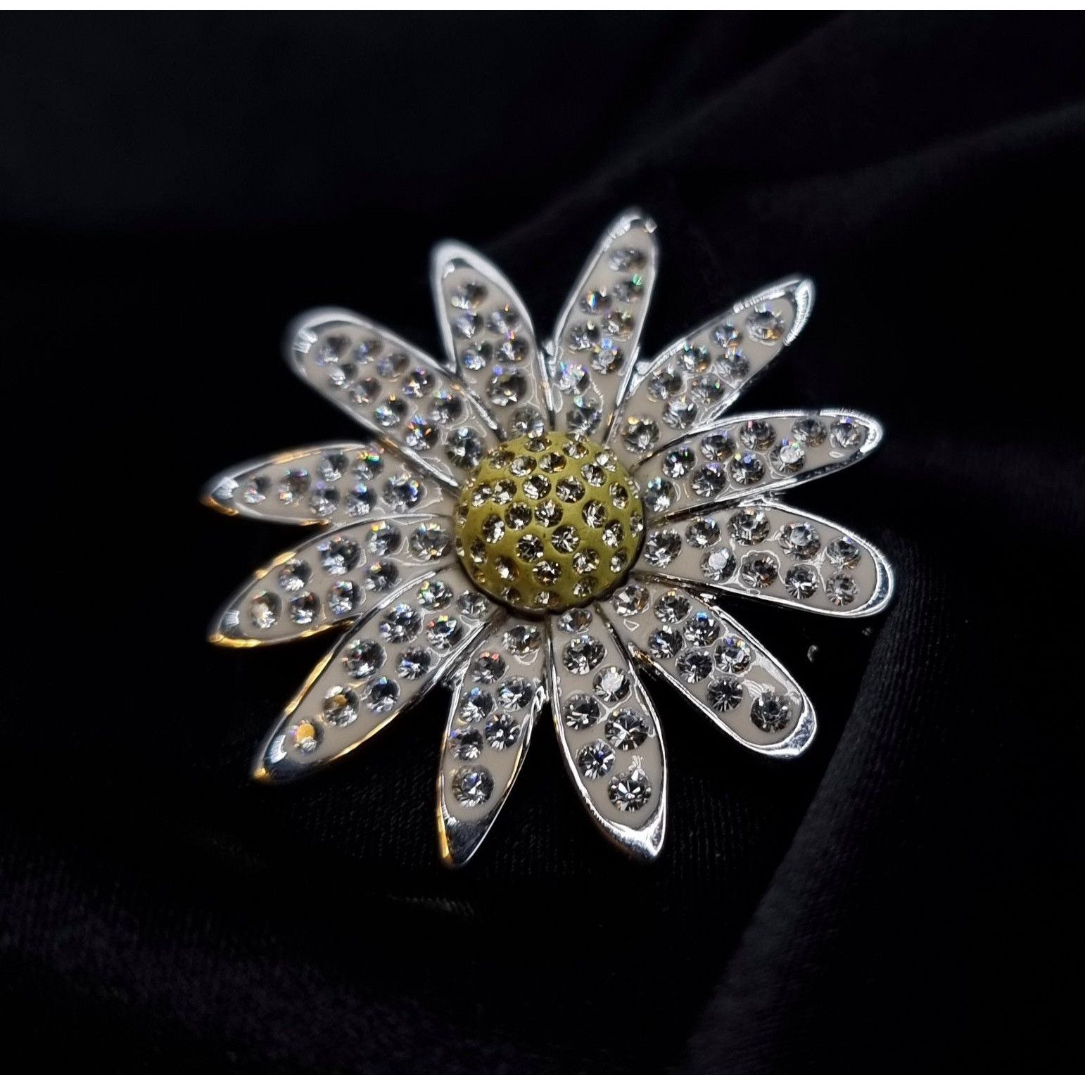 Swarovski SWAROVSKI Crystal Daisy Flower Pin Brooch Size ONE SIZE - 3 Thumbnail