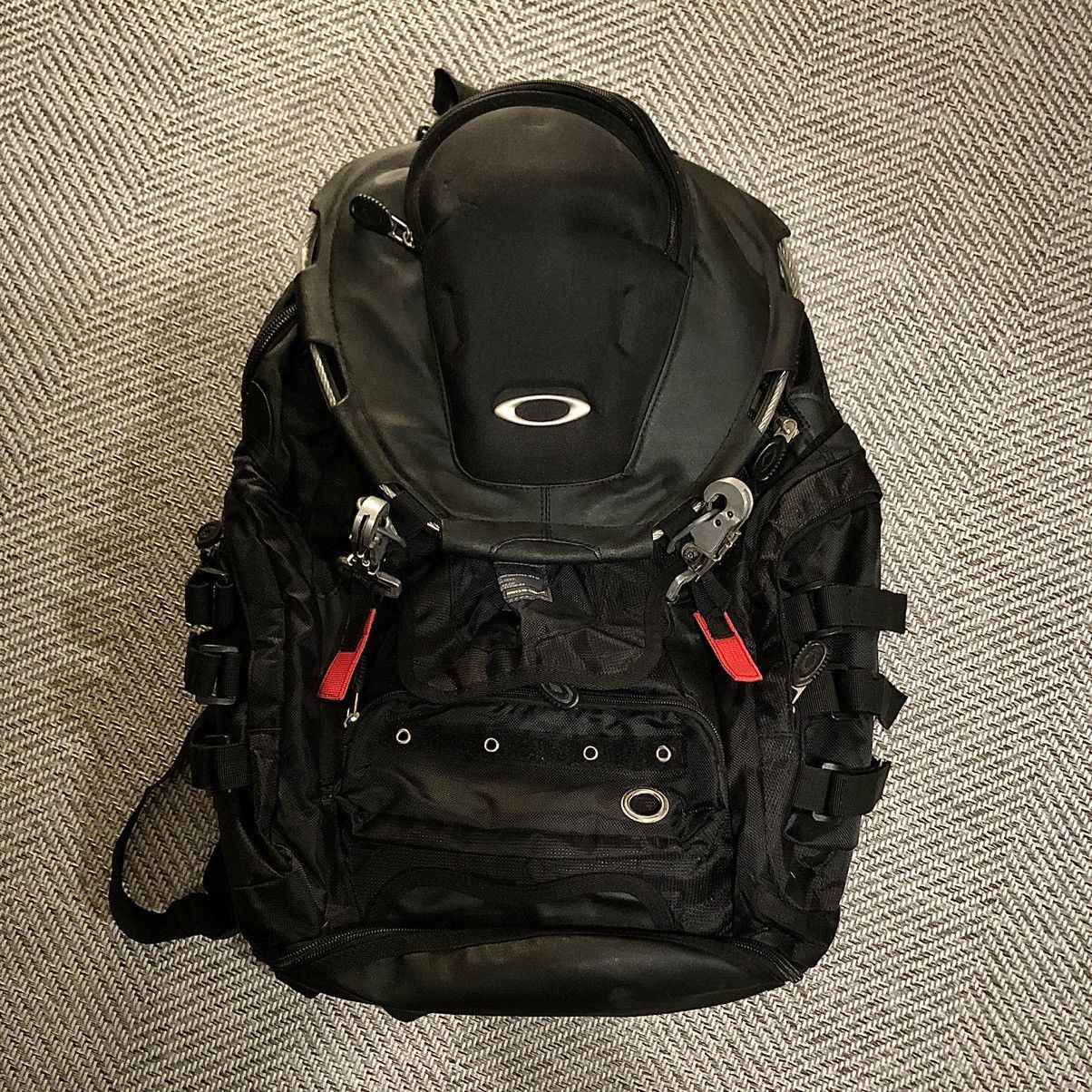 image of Oakley Ap Backpack in Black, Men's