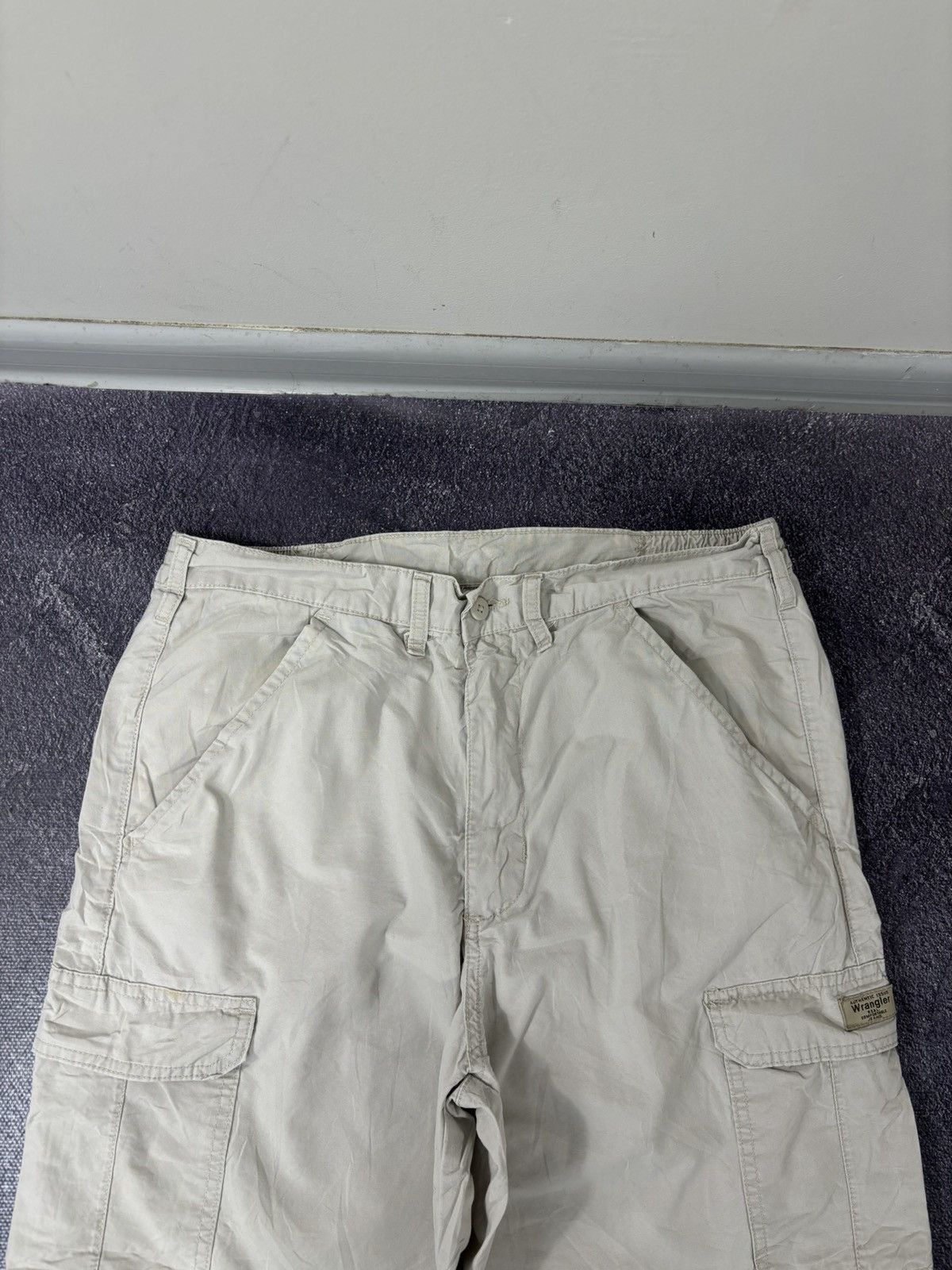 Vintage Vintage Wrangler Y2K Beige Military Hype Cargo Shorts Size US 32 / EU 48 - 10 Thumbnail