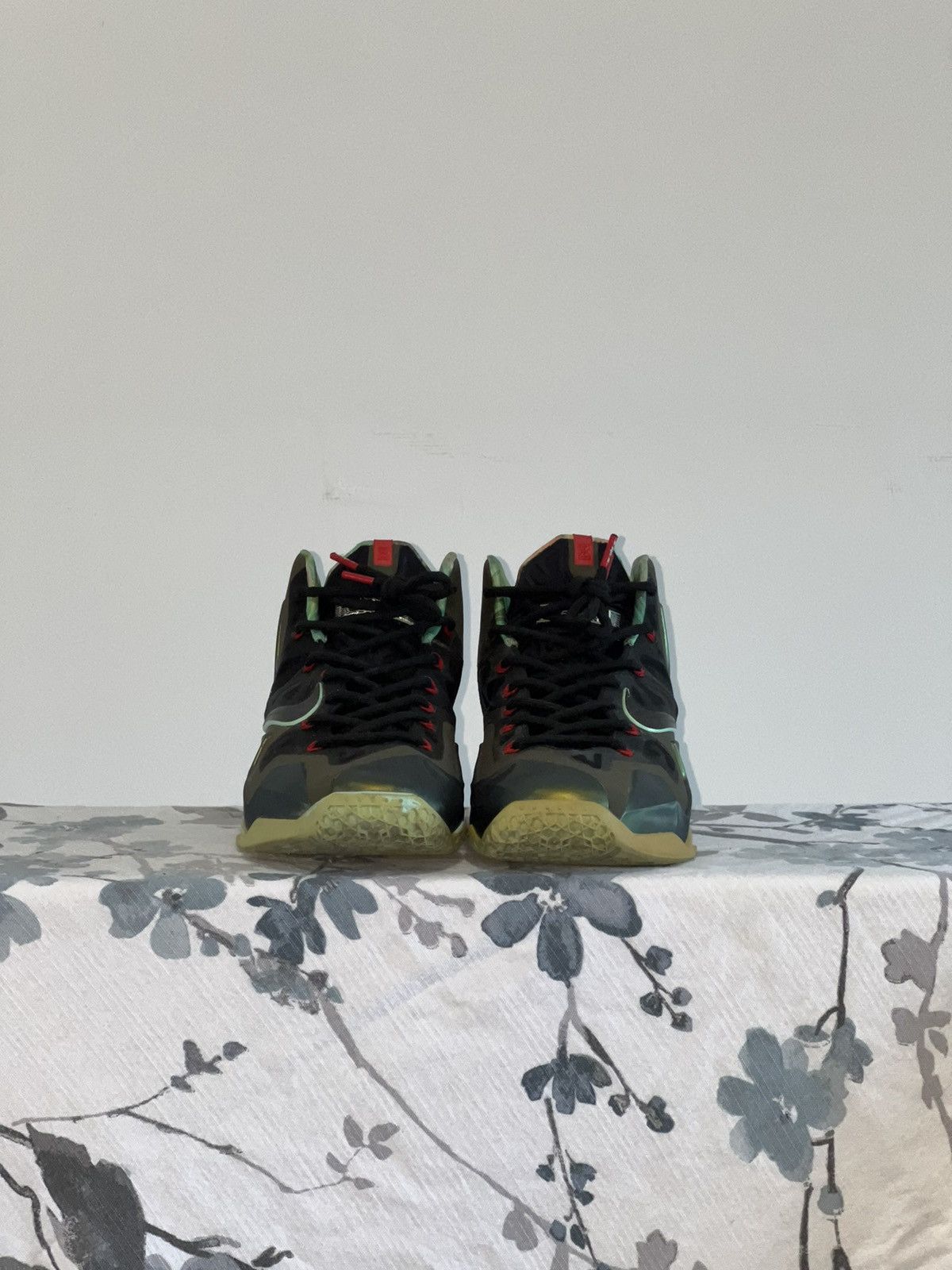 Nike Nike Lebron James 11 King’s Pride Size US 9.5 / EU 42-43 - 5 Thumbnail