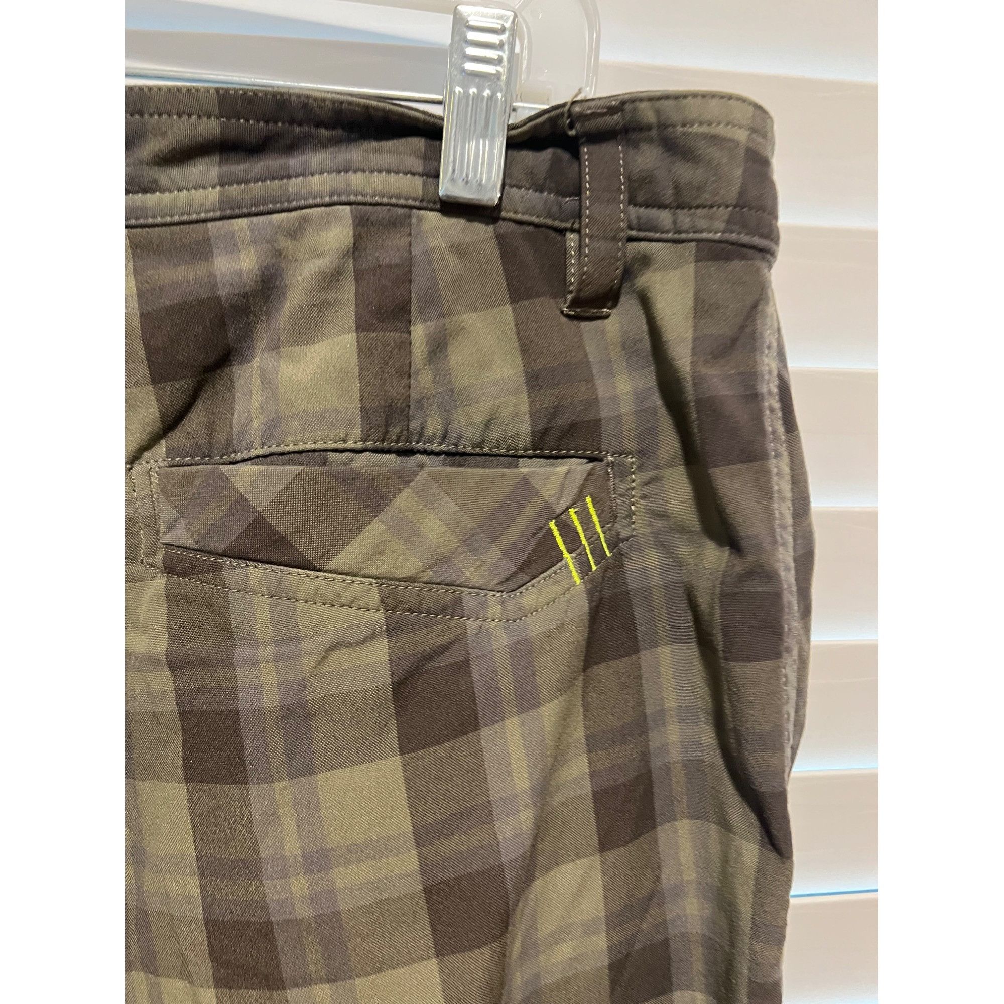 Lululemon Vintage Lululemon Mens Shorts - Size 38 Size US 38 / EU 54 - 6 Thumbnail