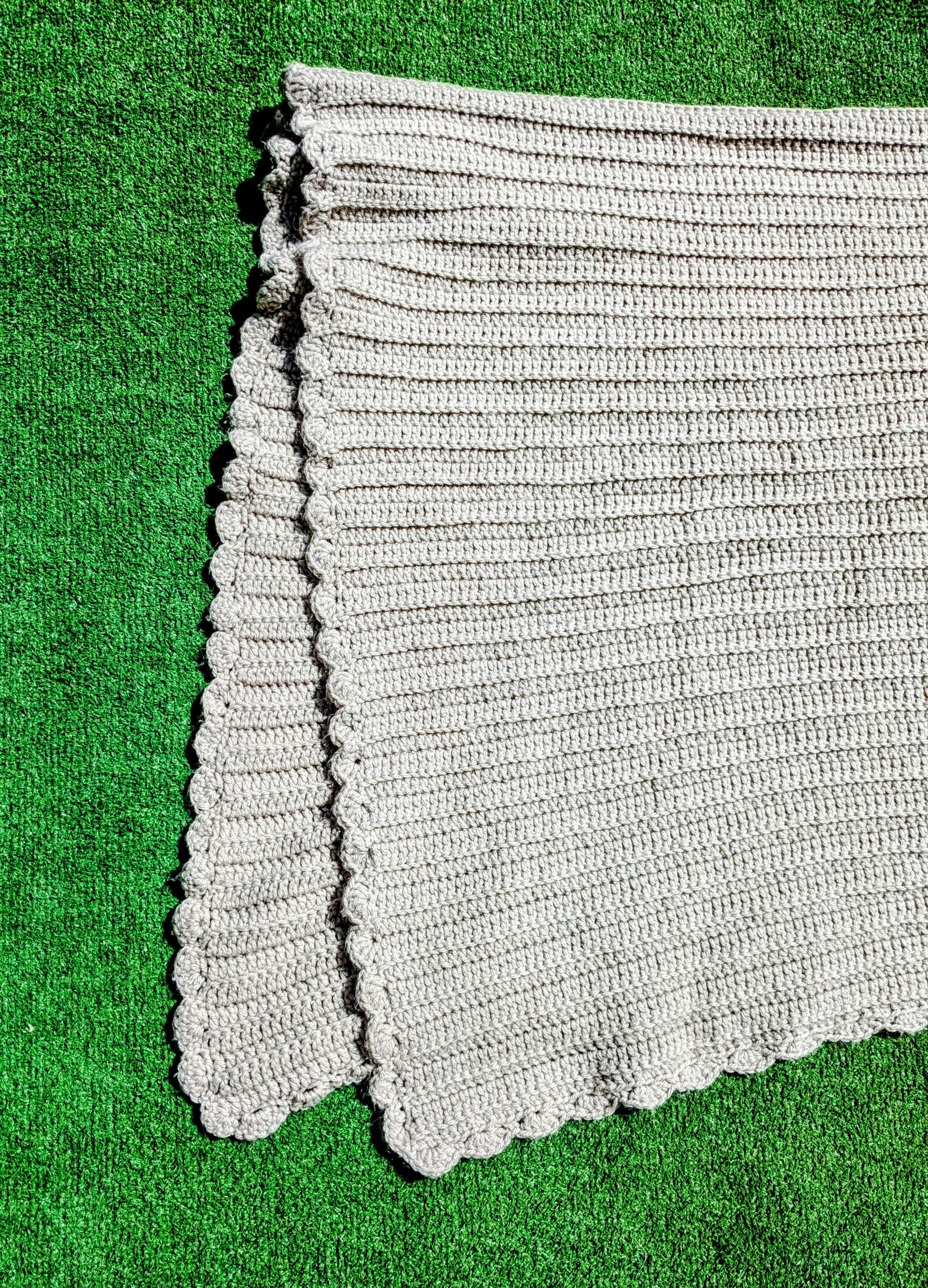 Designer Crocheted Handmade 46" x 60" Classic Throw Cover Blanket EUC Size ONE SIZE - 2 Thumbnail