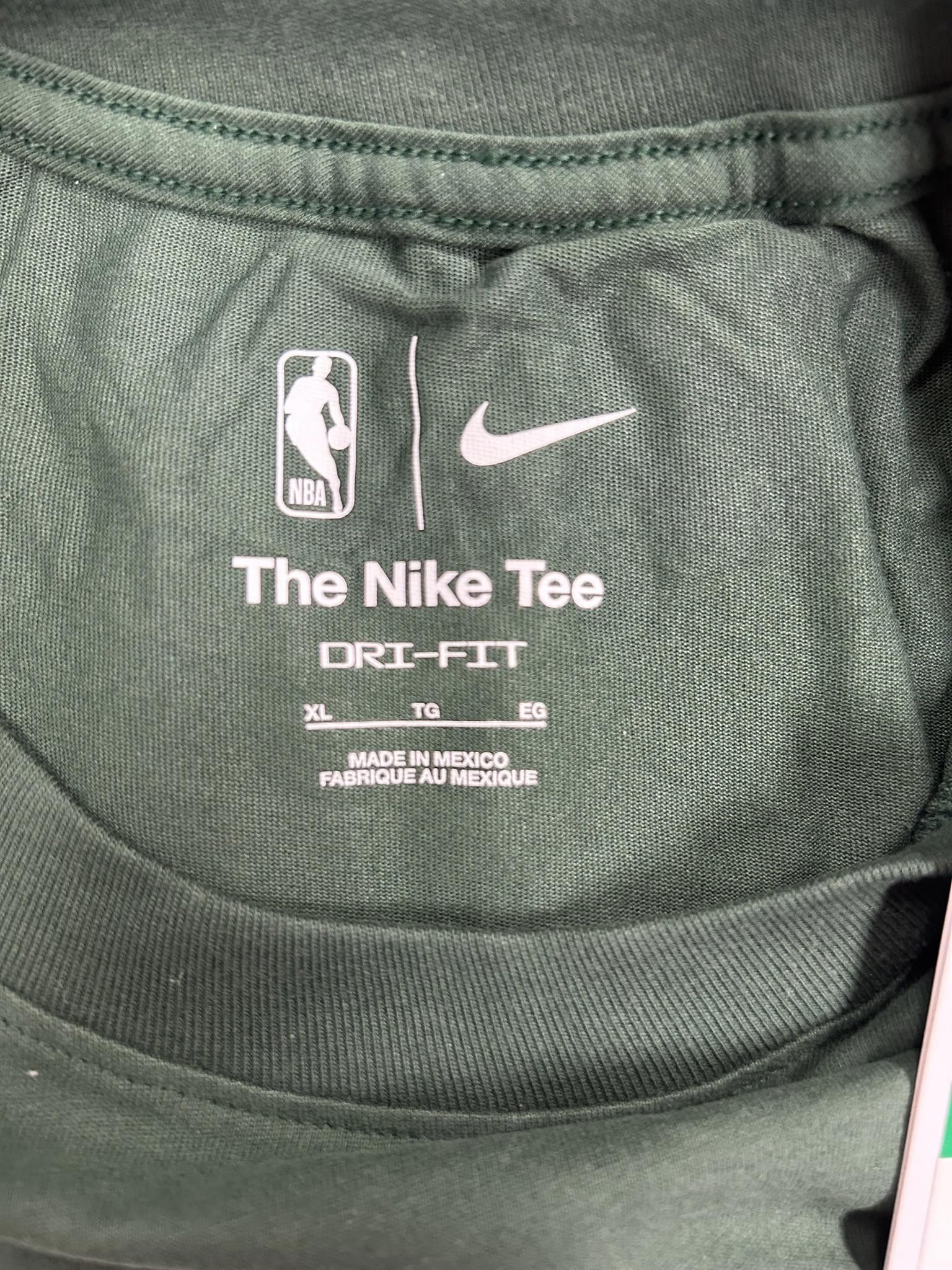 Nike Nike Milwaukee Bucks Graphic Tee Size US XL / EU 56 / 4 - 5 Thumbnail