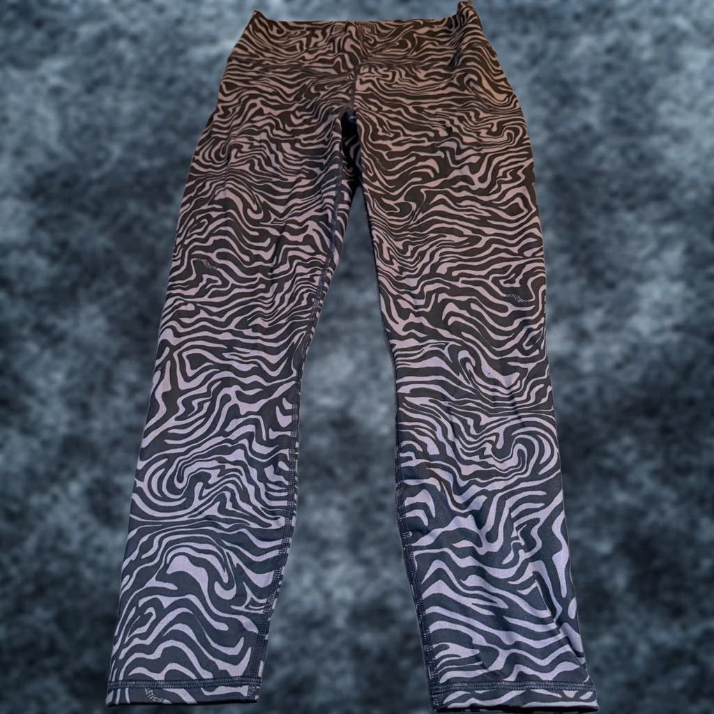 Fabletics Fabletics Powerhold Zebra Print High Waisted Athletic Leggings Womens 26x25" Zig? Size 26" / US 2 / IT 38 - 1 Thumbnail