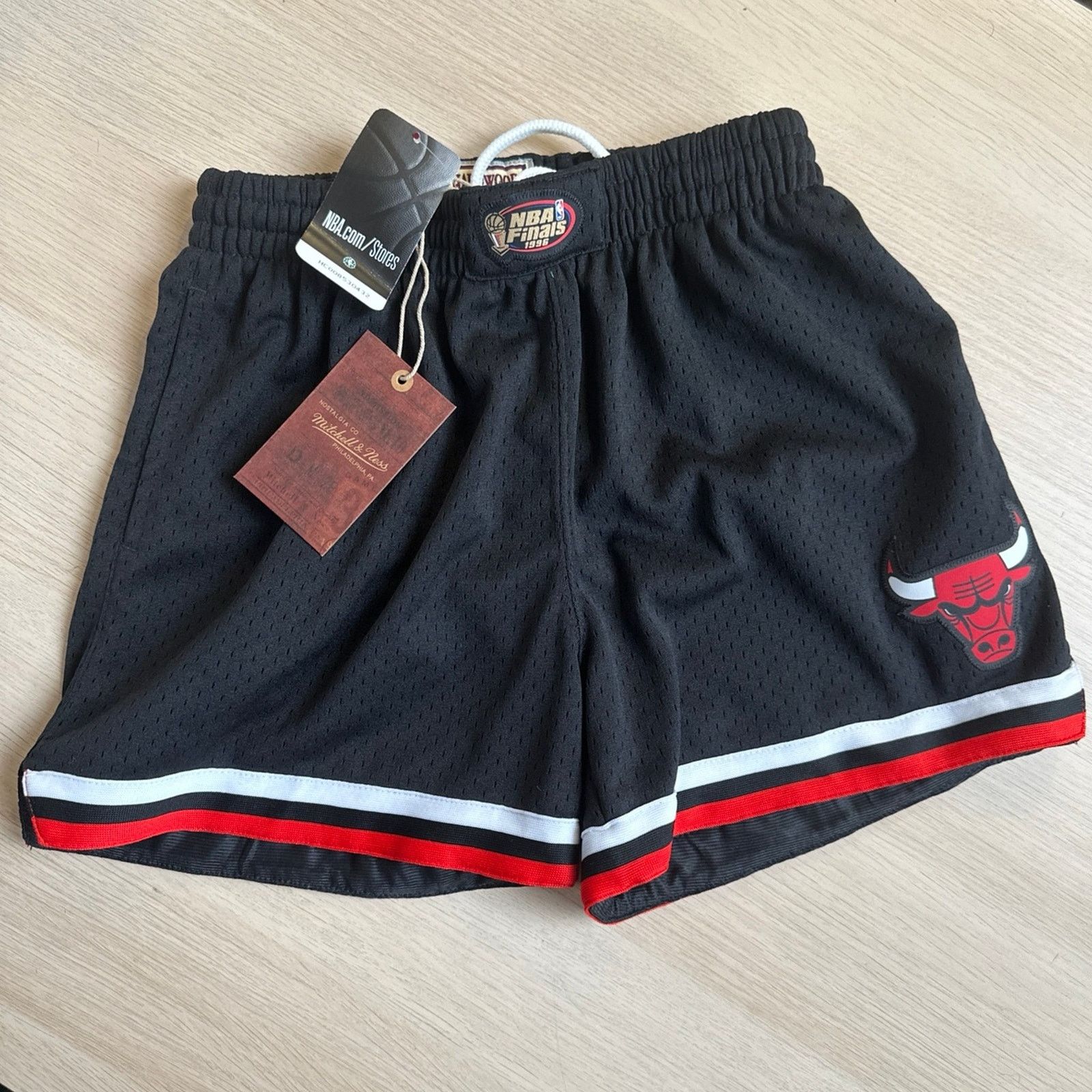 Mitchell & Ness Rare Chicago Bulls Mitchell & Ness Short - Size XS New Size US 28 / EU 44 - 1 Thumbnail
